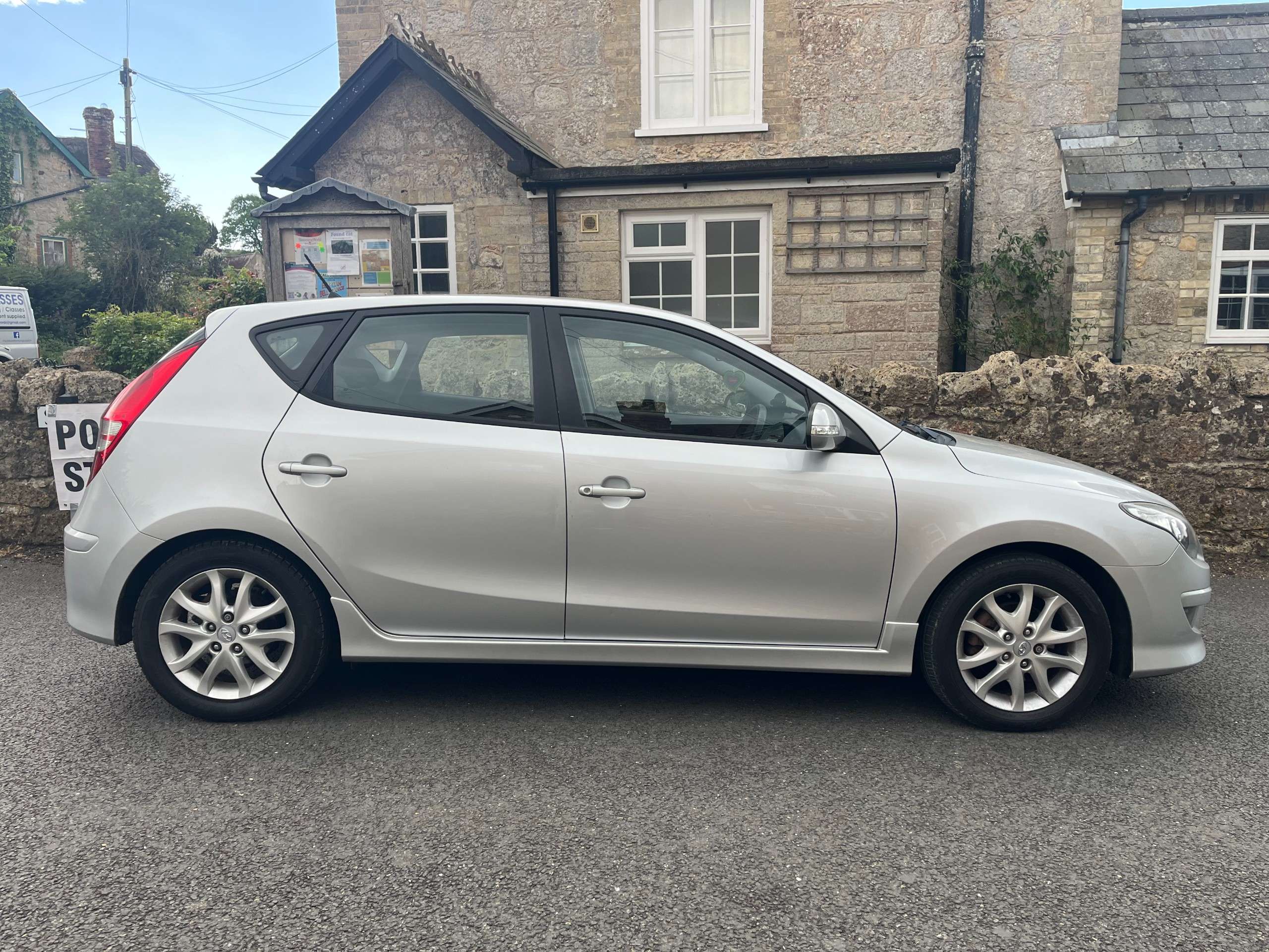 A 2011 HYUNDAI I30 1.6 CRDi Comfort Hatchback 5dr Diesel Auto Euro 5 (115 ps) A 2011 HYUNDAI I30 1.6 CRDi Comfort Hatchback 5dr Diesel Auto Euro 5 (115 ps)