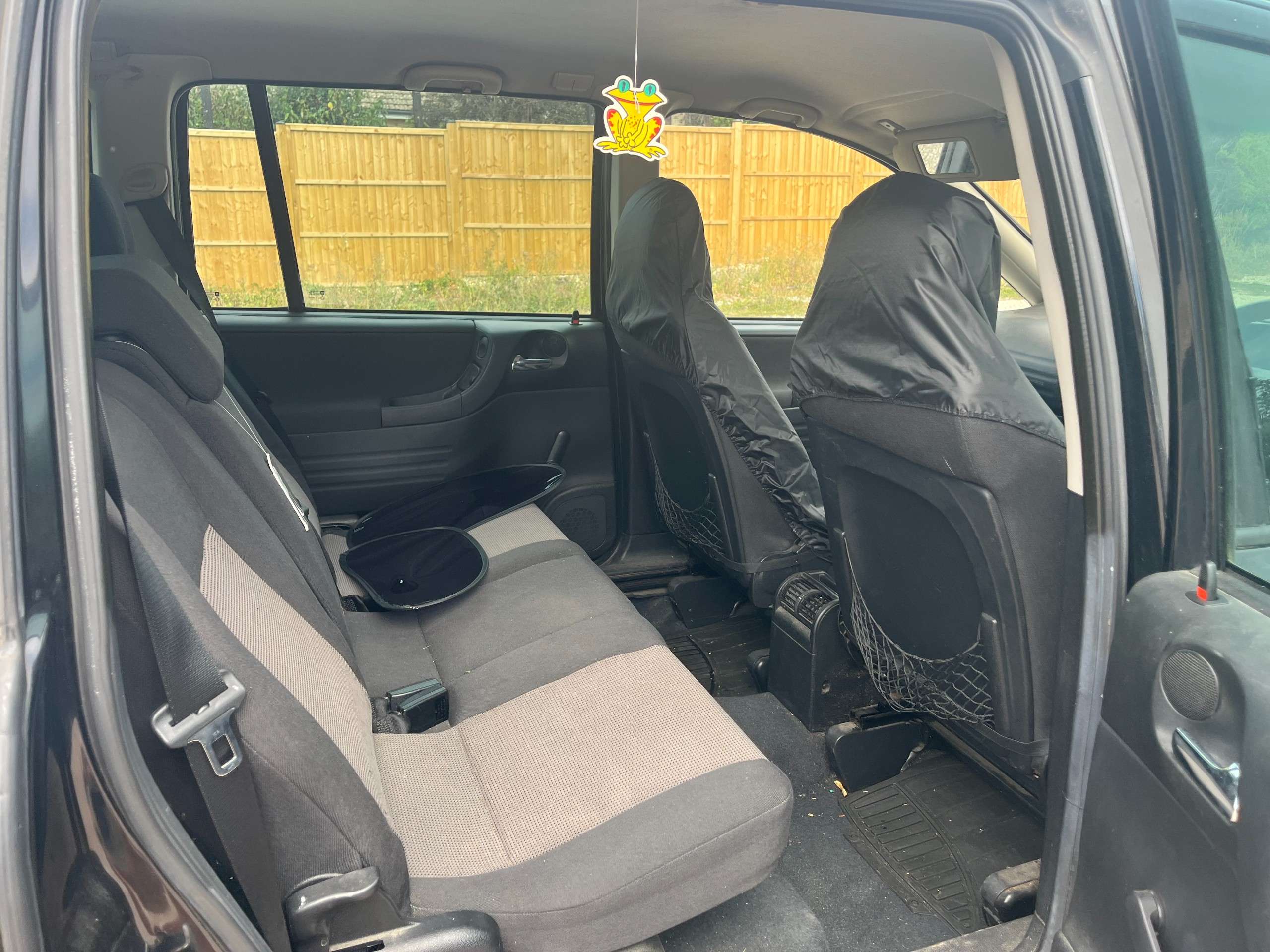A 2005 VAUXHALL ZAFIRA 1.6i 16v Breeze MPV 5dr Petrol Manual (180 g/km, 99 bhp) A 2005 VAUXHALL ZAFIRA 1.6i 16v Breeze MPV 5dr Petrol Manual (180 g/km, 99 bhp)