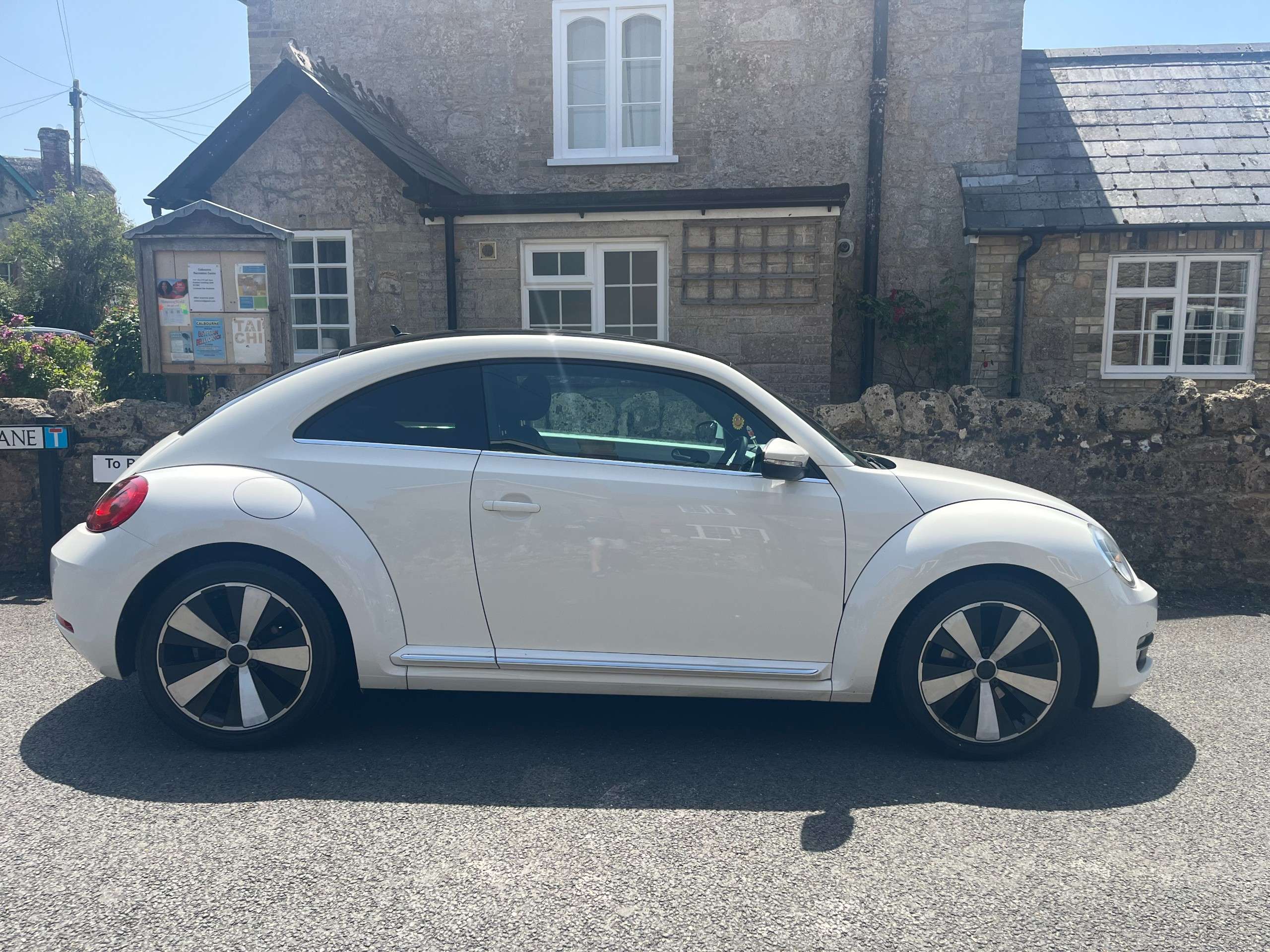 A 2014 VOLKSWAGEN BEETLE 1.2 TSI Design Hatchback 3dr Petrol Manual 6Spd Euro 5 (105 ps) A 2014 VOLKSWAGEN BEETLE 1.2 TSI Design Hatchback 3dr Petrol Manual 6Spd Euro 5 (105 ps)