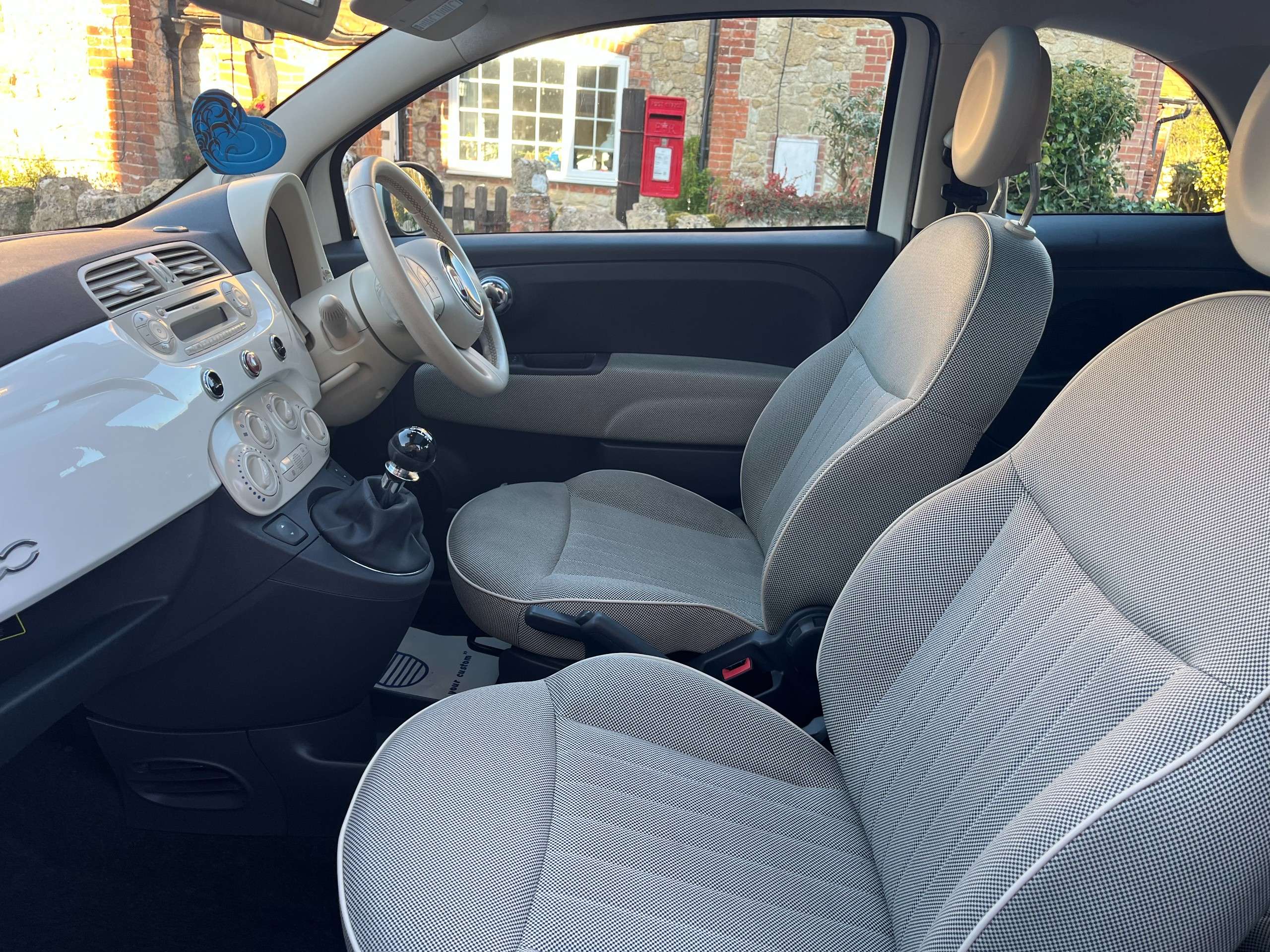 2011 FIAT 500 2011 FIAT 500