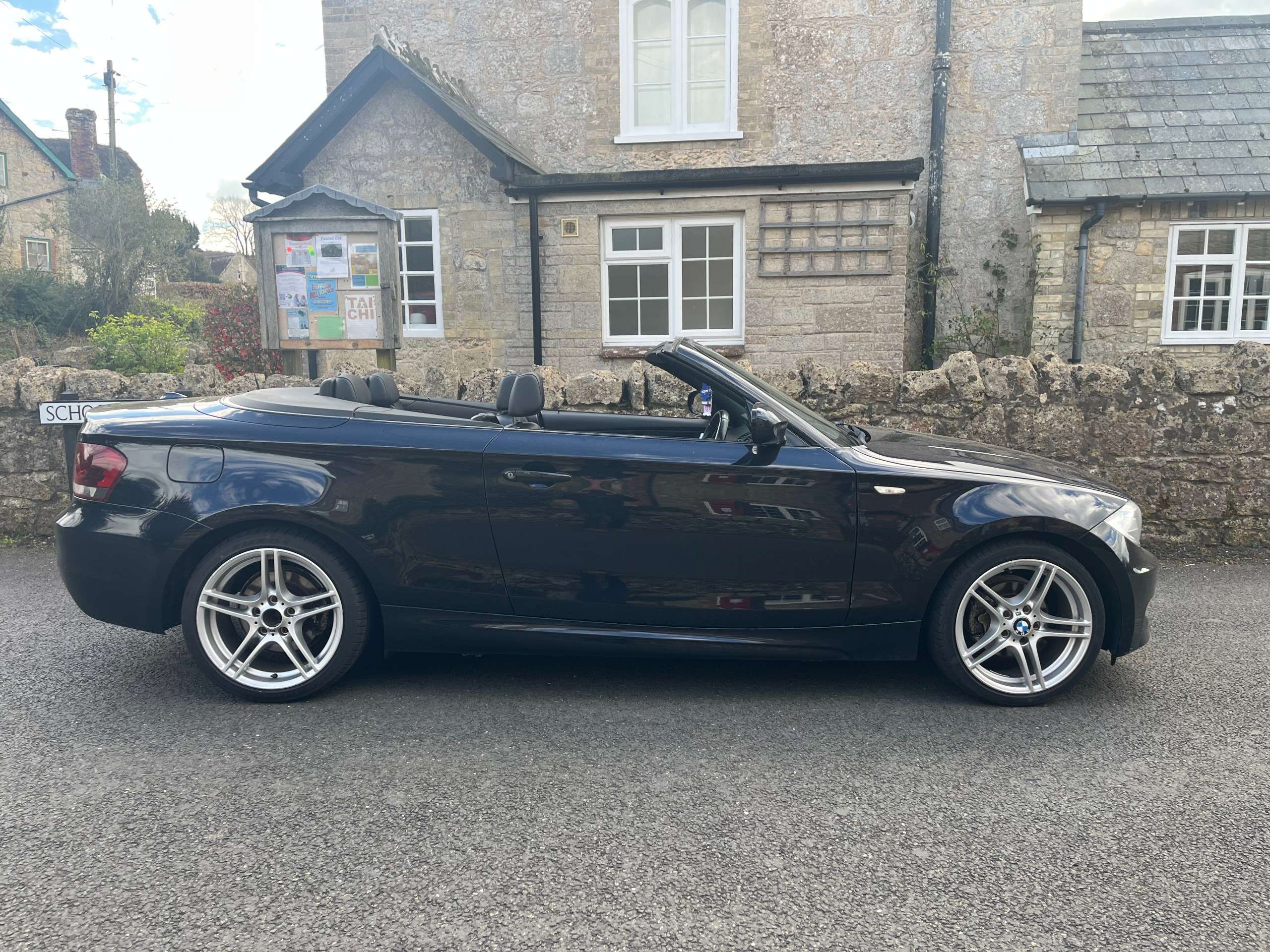 A 2013 BMW 1 SERIES 2.0 118d Sport Plus Edition Convertible 2dr Diesel Manual Euro 5 (s/s) (143 ps) A 2013 BMW 1 SERIES 2.0 118d Sport Plus Edition Convertible 2dr Diesel Manual Euro 5 (s/s) (143 ps)