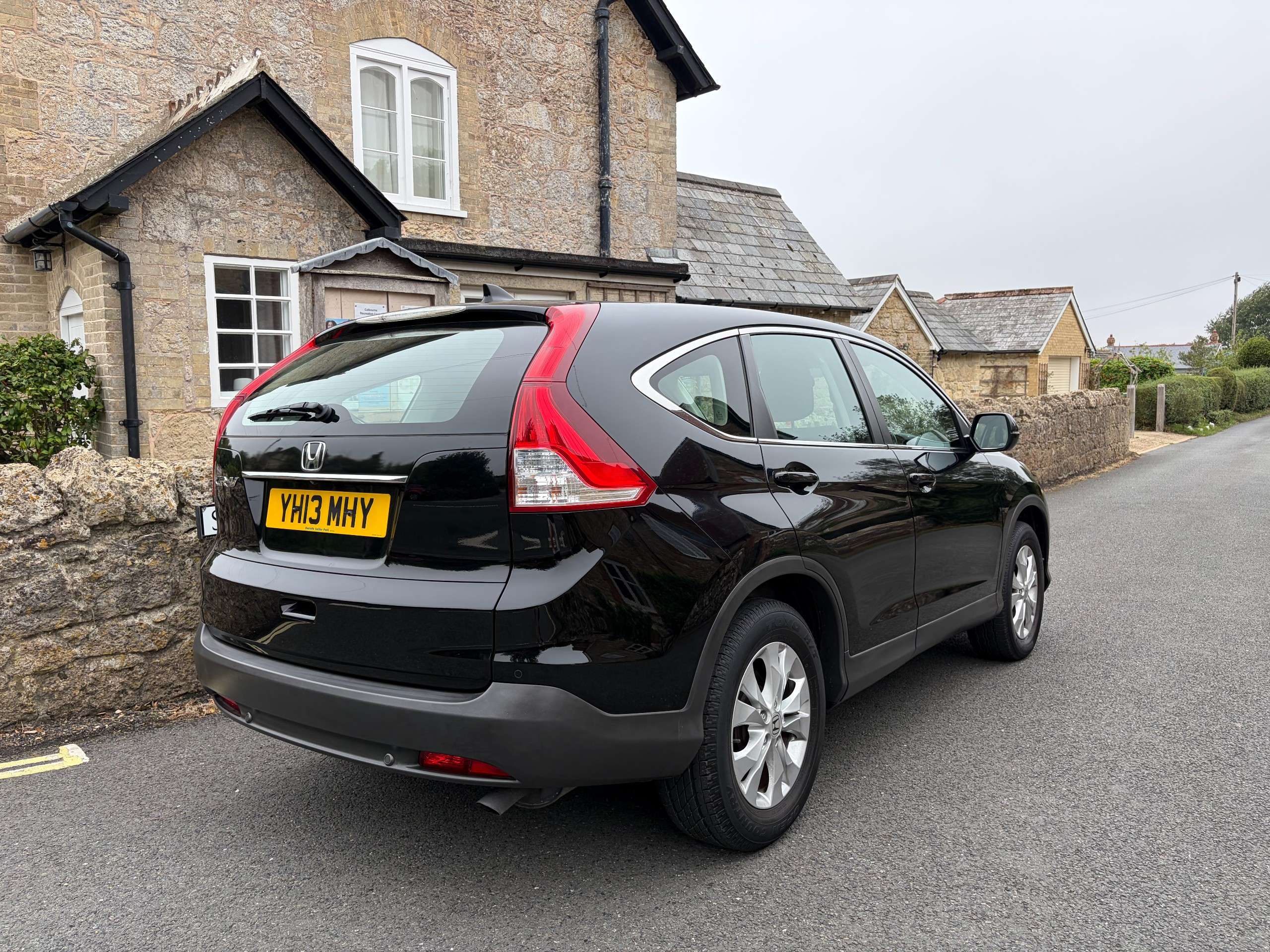 A 2013 HONDA CR-V 2.2 i-DTEC SE SUV 5dr Diesel Manual 4WD Euro 5 (s/s) (150 ps) A 2013 HONDA CR-V 2.2 i-DTEC SE SUV 5dr Diesel Manual 4WD Euro 5 (s/s) (150 ps)