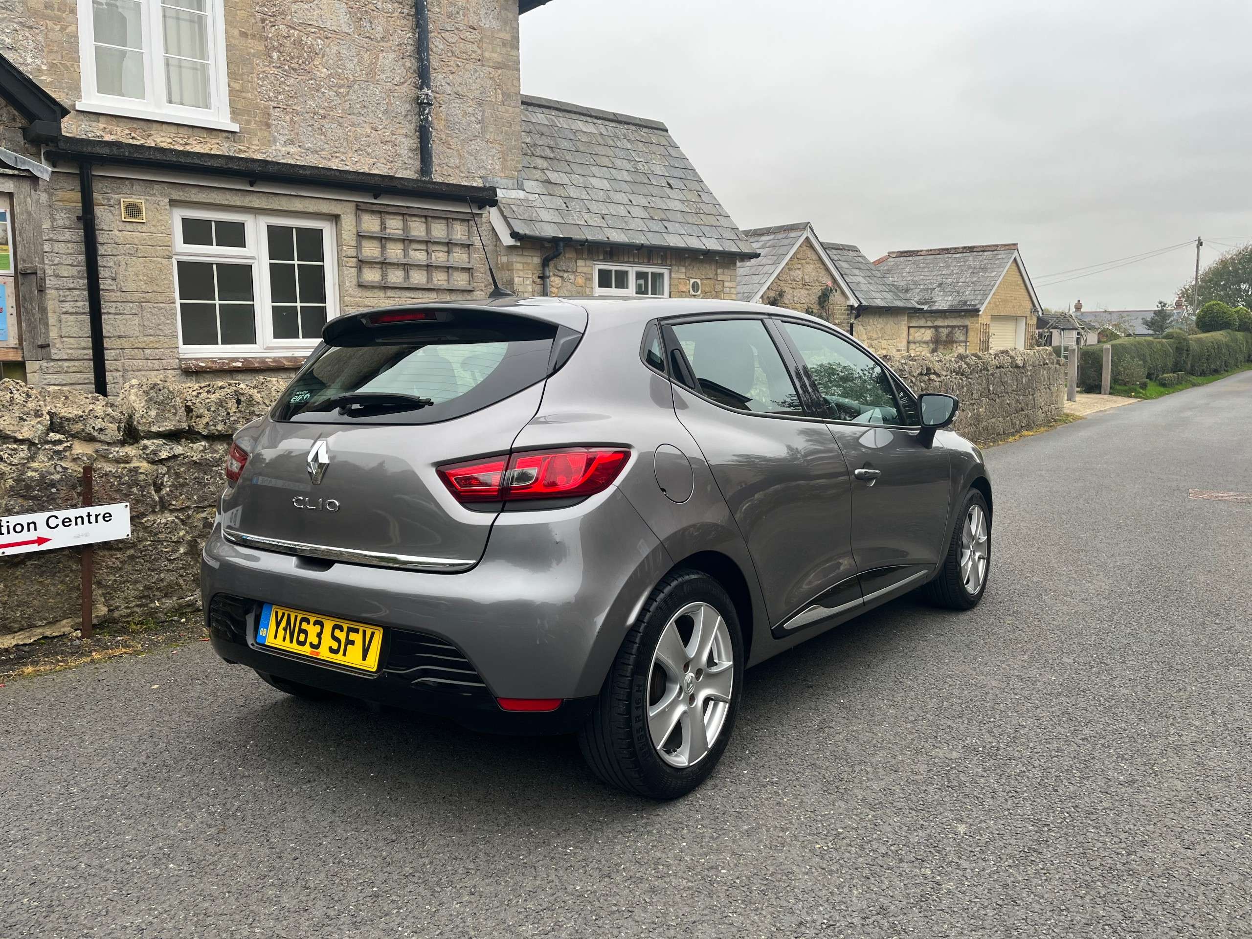 A 2013 RENAULT CLIO 1.2 16V Dynamique MediaNav Hatchback 5dr Petrol Manual Euro 5 (75 ps) A 2013 RENAULT CLIO 1.2 16V Dynamique MediaNav Hatchback 5dr Petrol Manual Euro 5 (75 ps)
