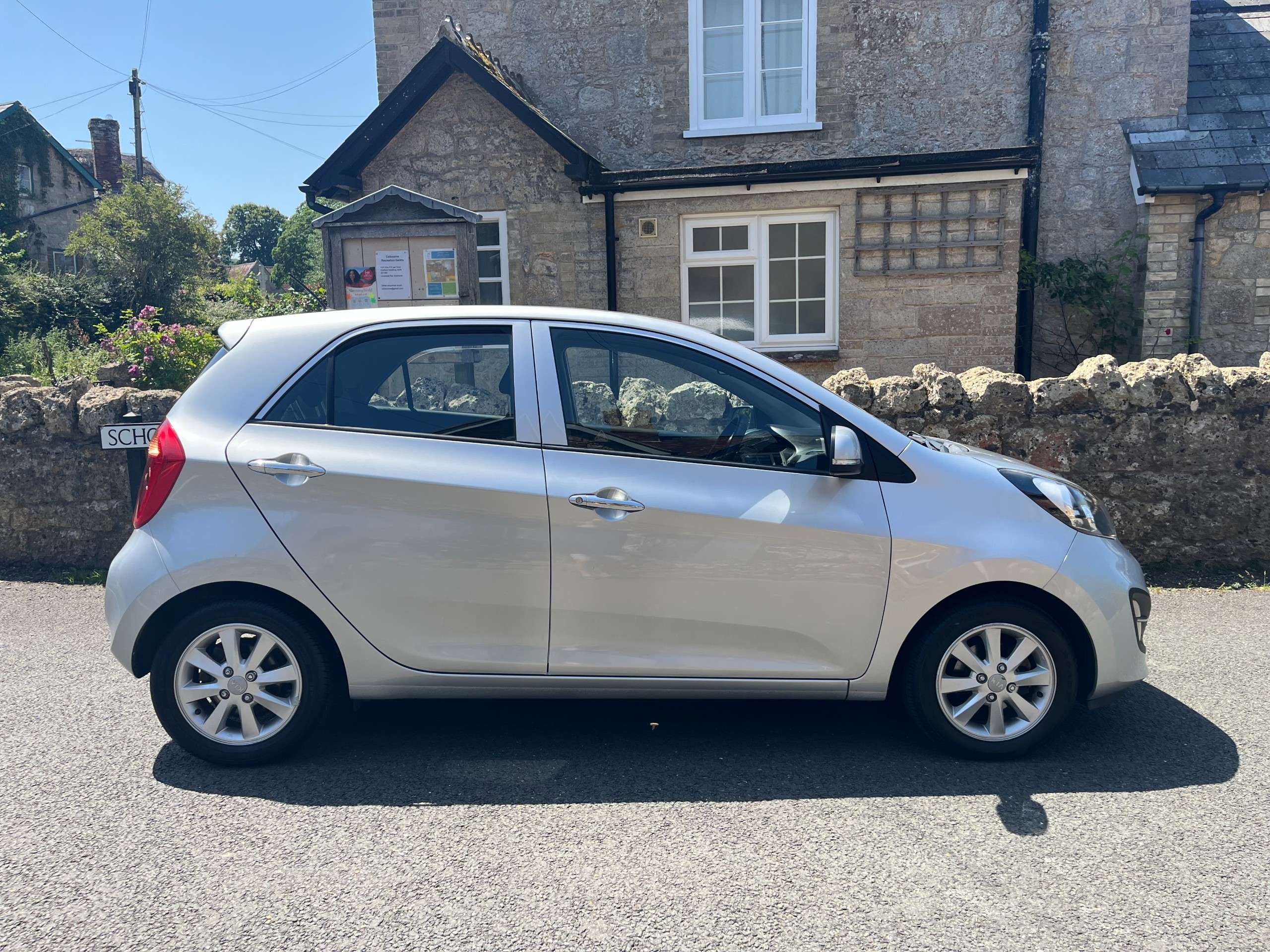 A 2012 KIA PICANTO 1.25 EcoDynamics 2 Hatchback 5dr Petrol Manual Euro 5 (s/s) (84 bhp) A 2012 KIA PICANTO 1.25 EcoDynamics 2 Hatchback 5dr Petrol Manual Euro 5 (s/s) (84 bhp)