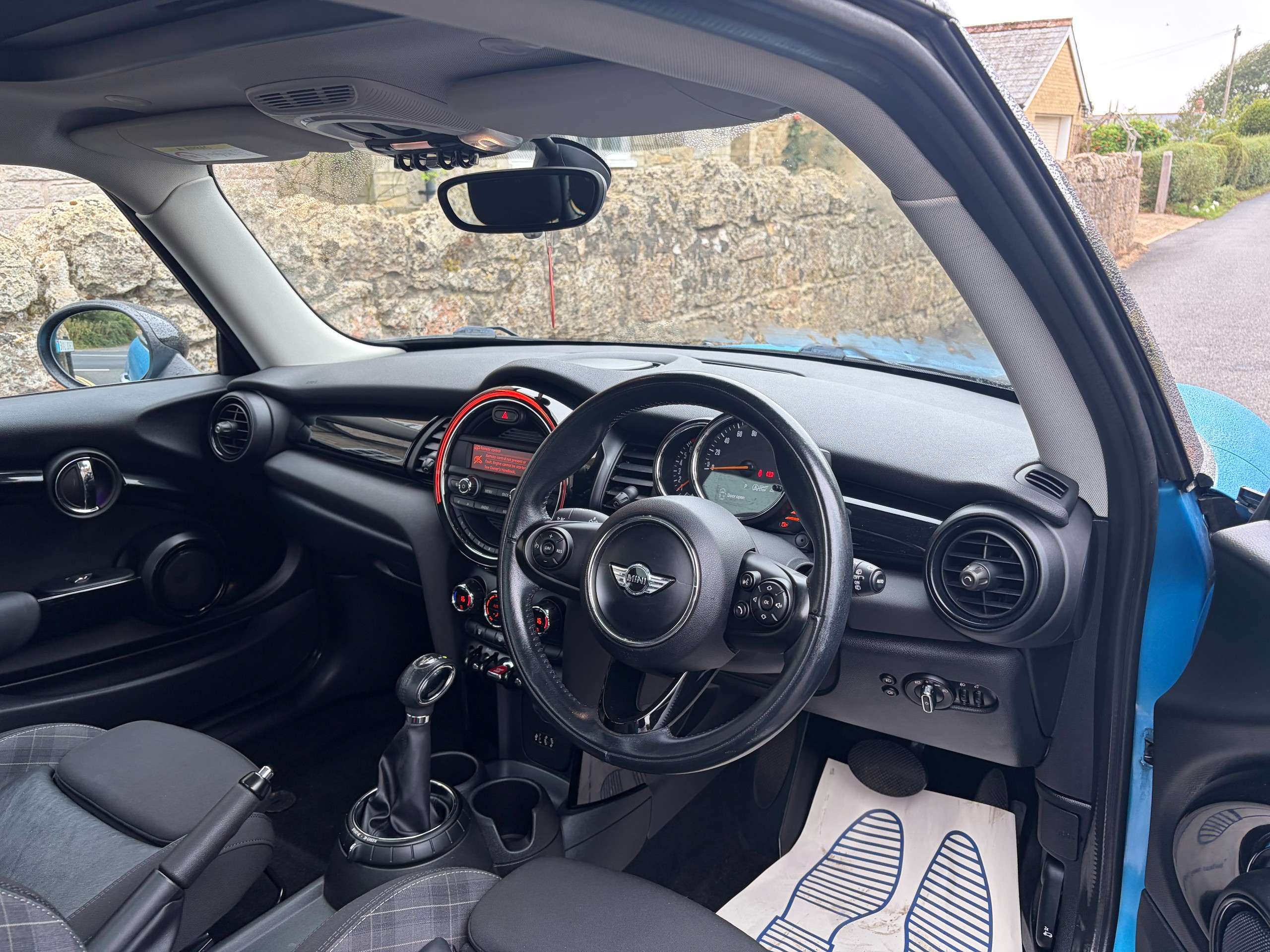 A 2015 MINI HATCH 1.5 Cooper Hatchback 3dr Petrol Auto Euro 6 (s/s) (136 ps) A 2015 MINI HATCH 1.5 Cooper Hatchback 3dr Petrol Auto Euro 6 (s/s) (136 ps)