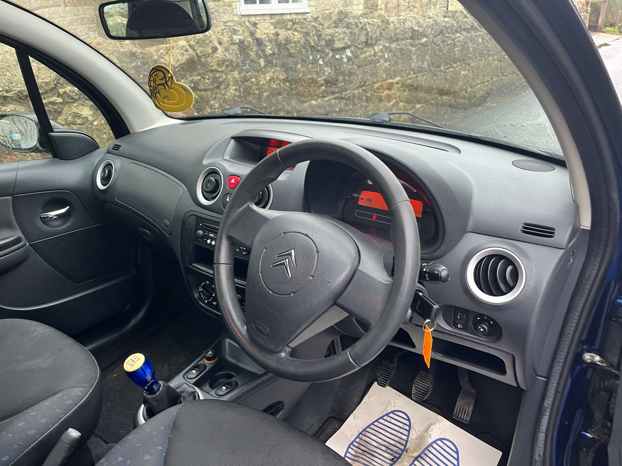 A 2006 CITROEN C3 1.4i Desire Hatchback 5dr Petrol Manual (145 g/km, 72 bhp) A 2006 CITROEN C3 1.4i Desire Hatchback 5dr Petrol Manual (145 g/km, 72 bhp)