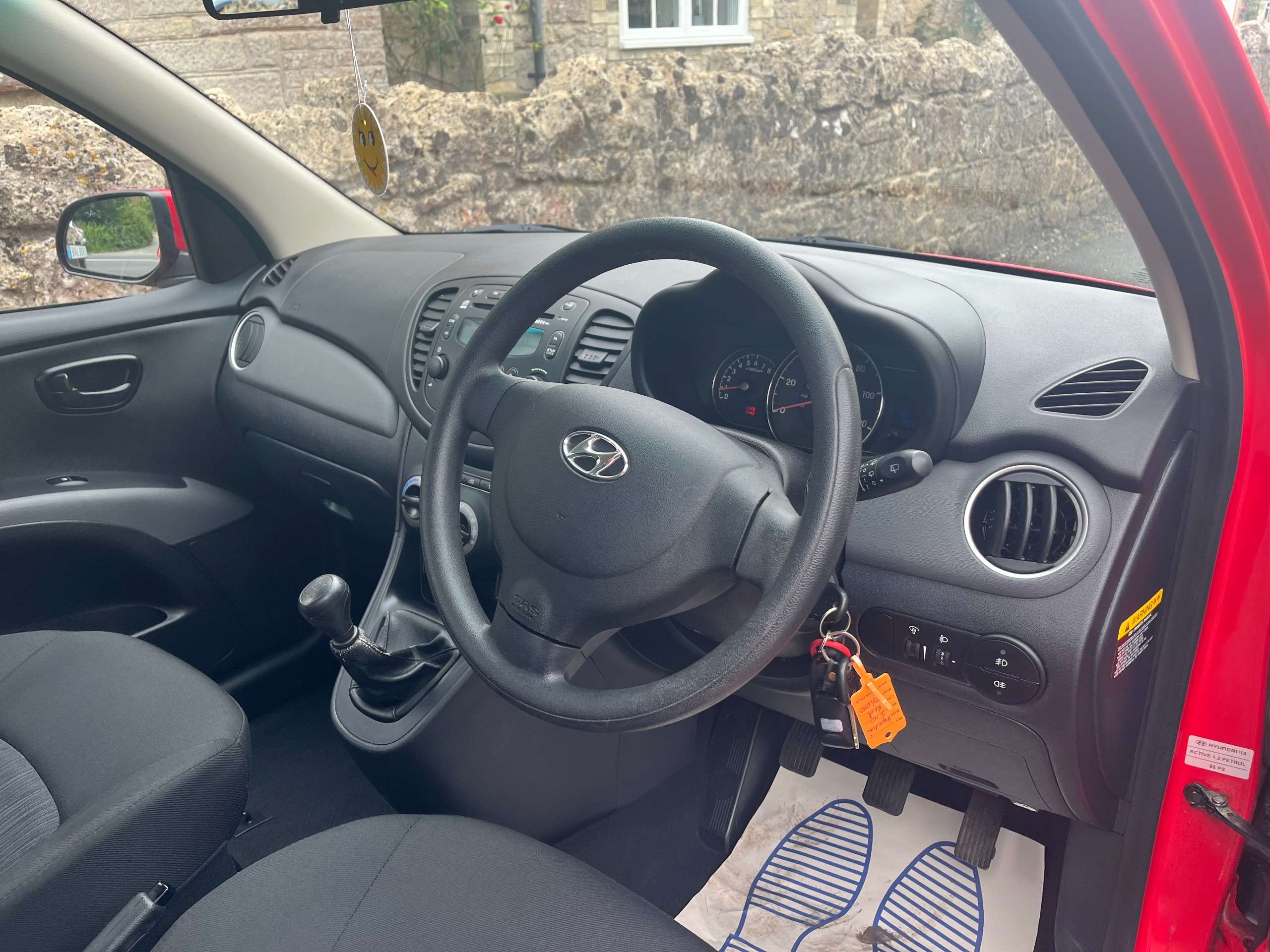 A 2012 HYUNDAI I10 1.2 Active Hatchback 5dr Petrol Manual Euro 5 (85 bhp) A 2012 HYUNDAI I10 1.2 Active Hatchback 5dr Petrol Manual Euro 5 (85 bhp)