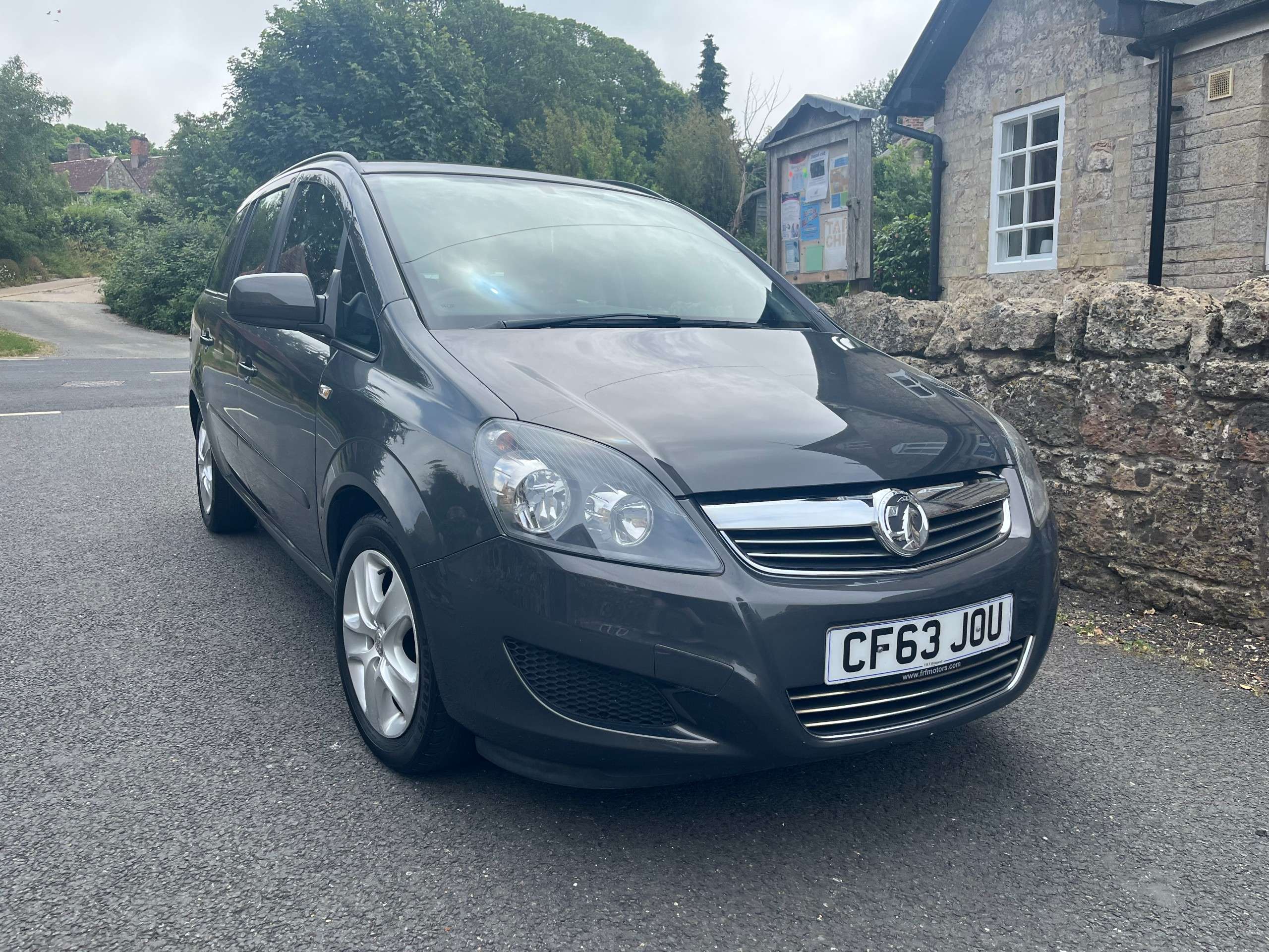 A 2014 VAUXHALL ZAFIRA 1.8 16V Exclusiv MPV 5dr Petrol Manual Euro 5 (120 ps) A 2014 VAUXHALL ZAFIRA 1.8 16V Exclusiv MPV 5dr Petrol Manual Euro 5 (120 ps)