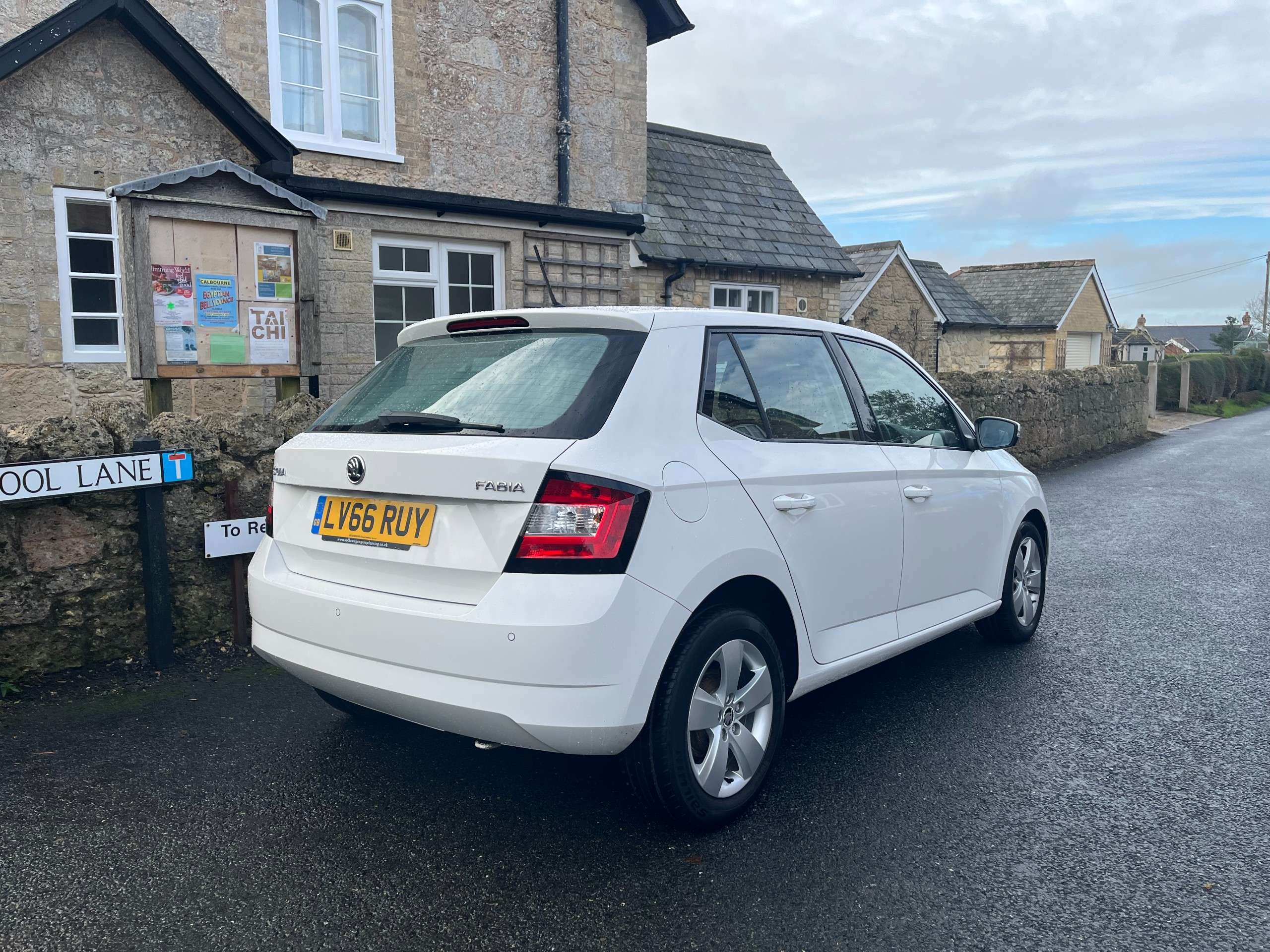 A 2016 SKODA FABIA 1.0 SE Hatchback 5dr Petrol Manual Euro 6 (s/s) (75 ps) A 2016 SKODA FABIA 1.0 SE Hatchback 5dr Petrol Manual Euro 6 (s/s) (75 ps)