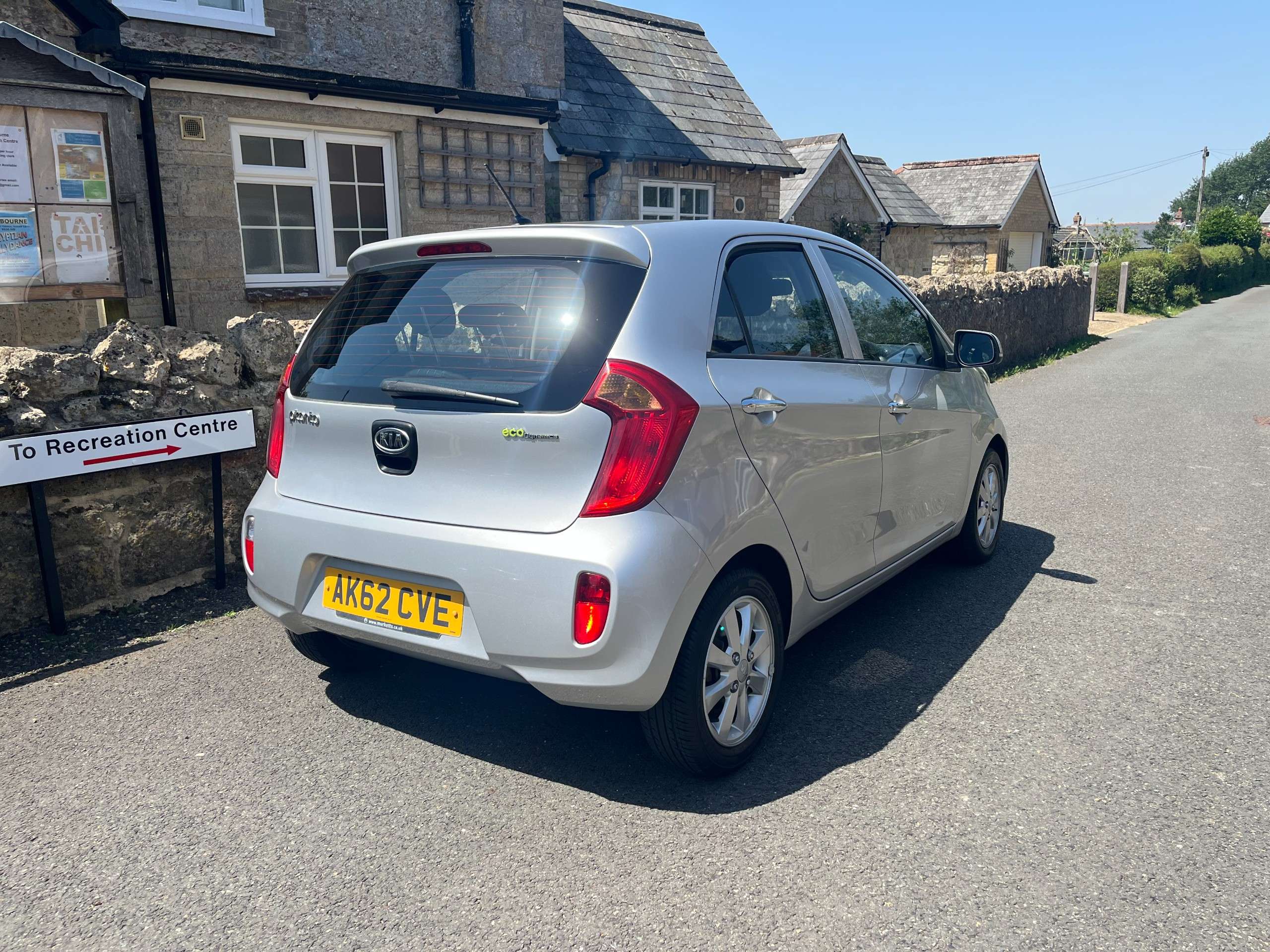 A 2012 KIA PICANTO 1.25 EcoDynamics 2 Hatchback 5dr Petrol Manual Euro 5 (s/s) (84 bhp) A 2012 KIA PICANTO 1.25 EcoDynamics 2 Hatchback 5dr Petrol Manual Euro 5 (s/s) (84 bhp)