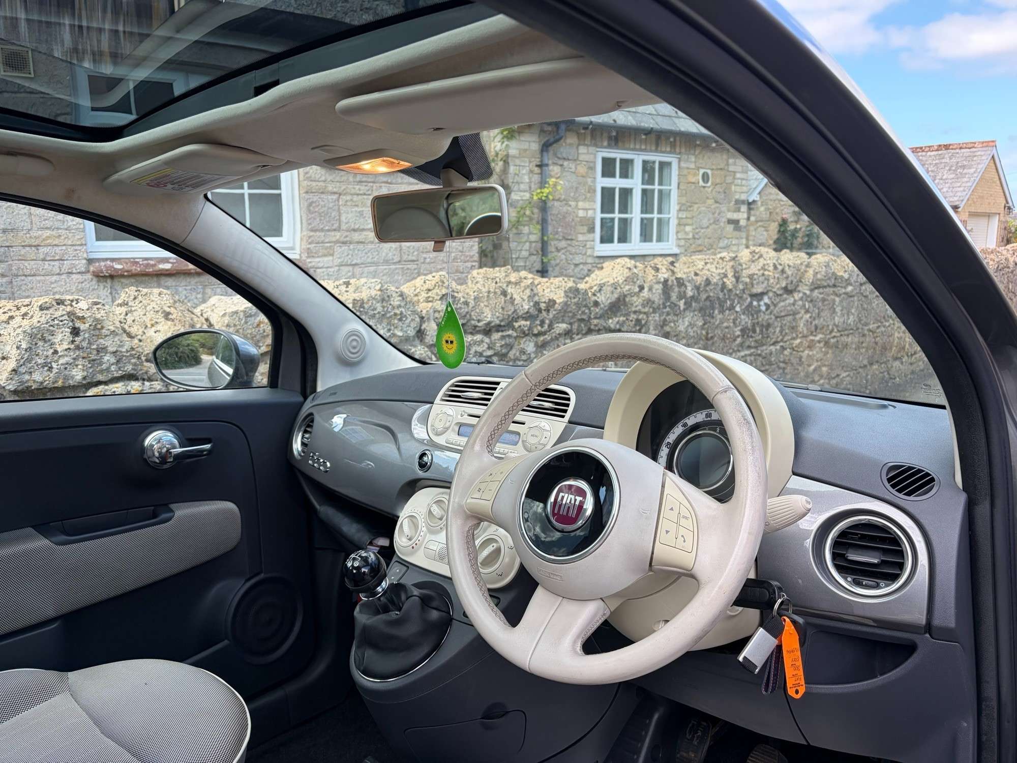 A 2009 FIAT 500 1.3 MultiJet Lounge Hatchback 3dr Diesel Manual Euro 4 (75 bhp) A 2009 FIAT 500 1.3 MultiJet Lounge Hatchback 3dr Diesel Manual Euro 4 (75 bhp)