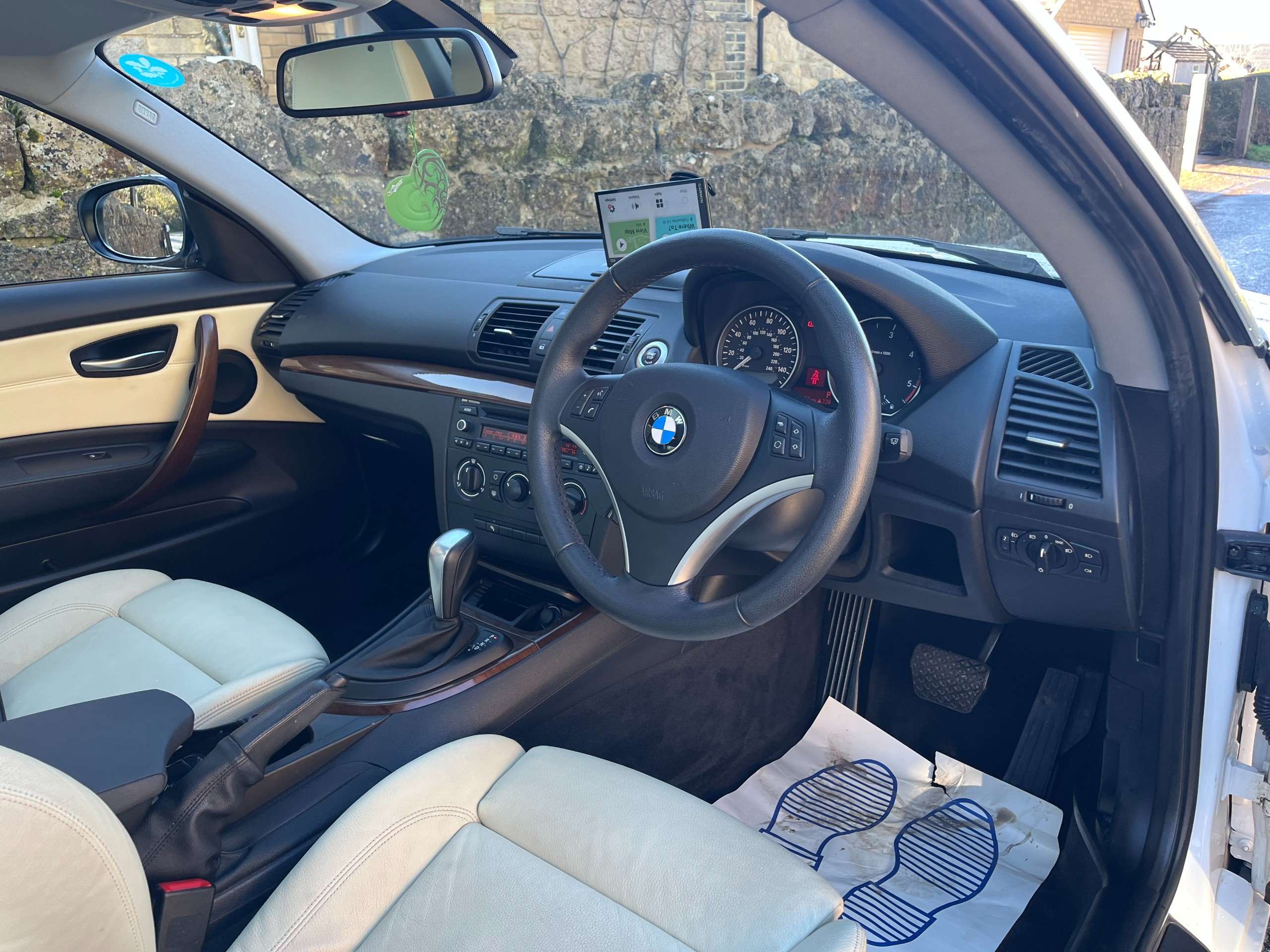 A 2010 BMW 1 SERIES 2.0 118d Sport Coupe 2dr Diesel Steptronic Euro 5 (143 ps) A 2010 BMW 1 SERIES 2.0 118d Sport Coupe 2dr Diesel Steptronic Euro 5 (143 ps)