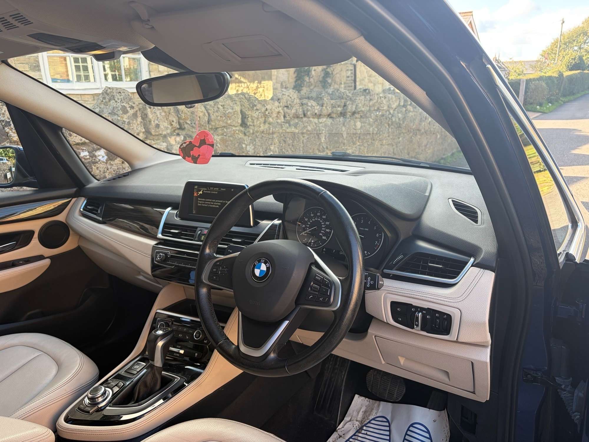 A 2015 BMW 2 SERIES ACTIVE TOURER 2.0 220i Luxury MPV 5dr Petrol Auto Euro 6 (s/s) (192 ps) A 2015 BMW 2 SERIES ACTIVE TOURER 2.0 220i Luxury MPV 5dr Petrol Auto Euro 6 (s/s) (192 ps)