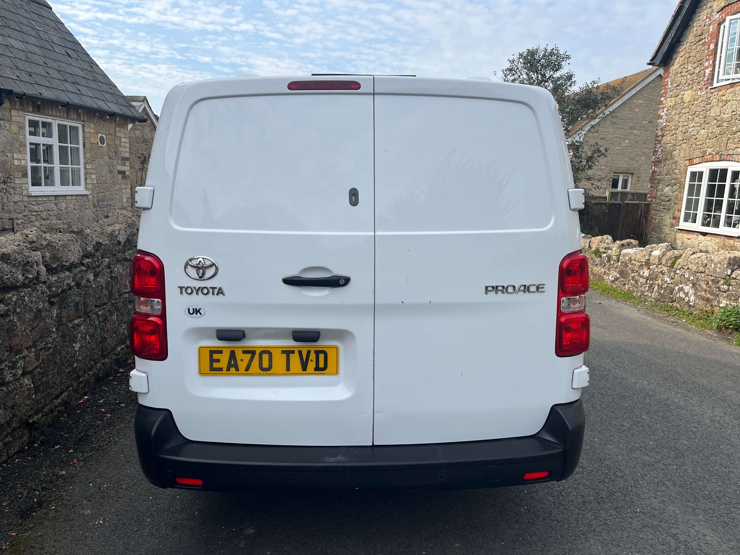 A 2021 TOYOTA PROACE 2.0D Icon Long Panel Van 6dr Diesel Manual LWB Euro 6 (s/s) (120 ps) A 2021 TOYOTA PROACE 2.0D Icon Long Panel Van 6dr Diesel Manual LWB Euro 6 (s/s) (120 ps)