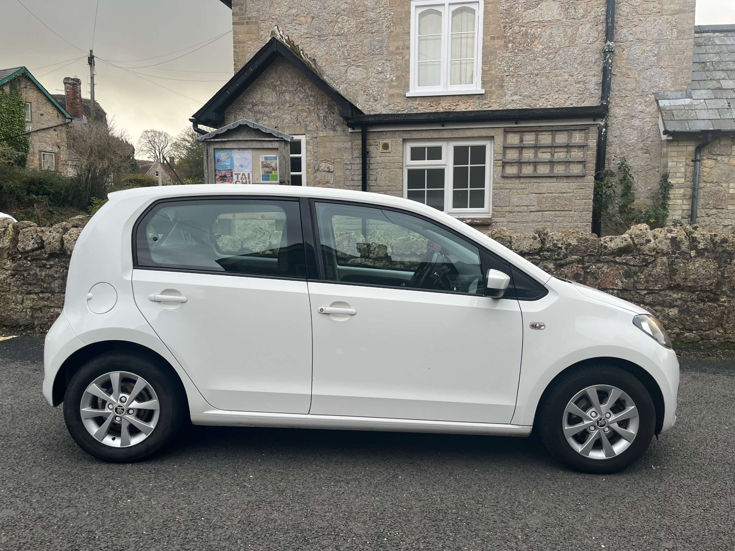 A 2014 SKODA CITIGO 1.0 MPI GreenTech Elegance Hatchback 5dr Petrol Manual Euro 5 (s/s) (75 ps) A 2014 SKODA CITIGO 1.0 MPI GreenTech Elegance Hatchback 5dr Petrol Manual Euro 5 (s/s) (75 ps)