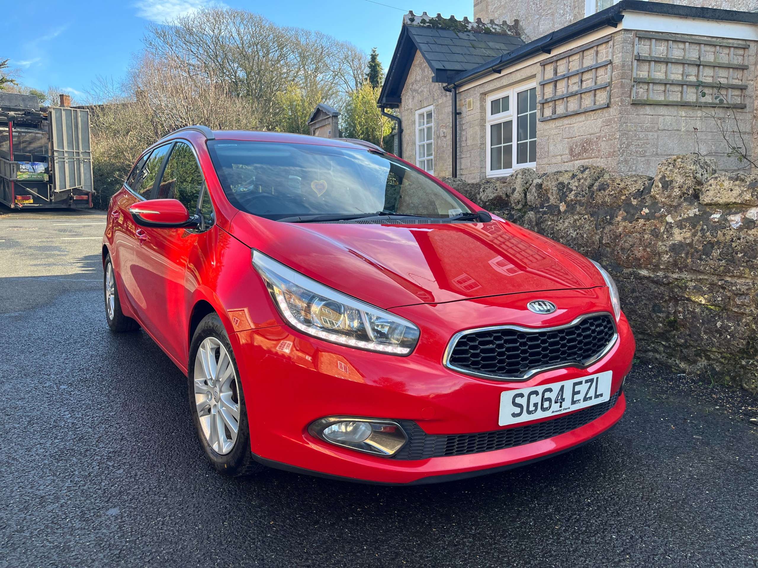 A 2014 KIA CEED 1.6 CRDi EcoDynamics 2 Sportswagon 5dr Diesel Manual Euro 5 (s/s) (126 bhp) A 2014 KIA CEED 1.6 CRDi EcoDynamics 2 Sportswagon 5dr Diesel Manual Euro 5 (s/s) (126 bhp)