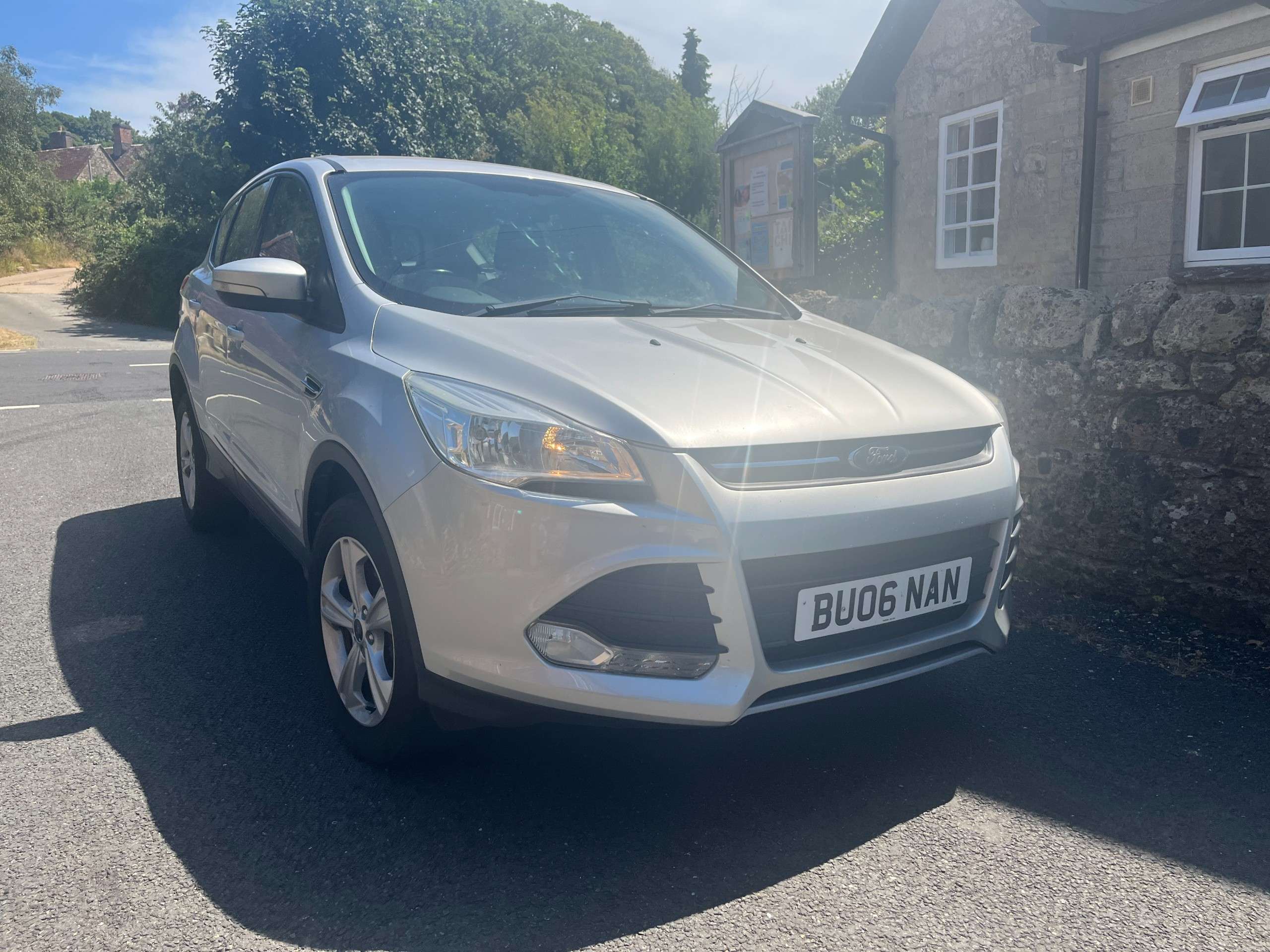 A 2015 FORD KUGA 2.0 TDCi Zetec SUV 5dr Diesel Manual 2WD Euro 6 (s/s) (150 ps) A 2015 FORD KUGA 2.0 TDCi Zetec SUV 5dr Diesel Manual 2WD Euro 6 (s/s) (150 ps)