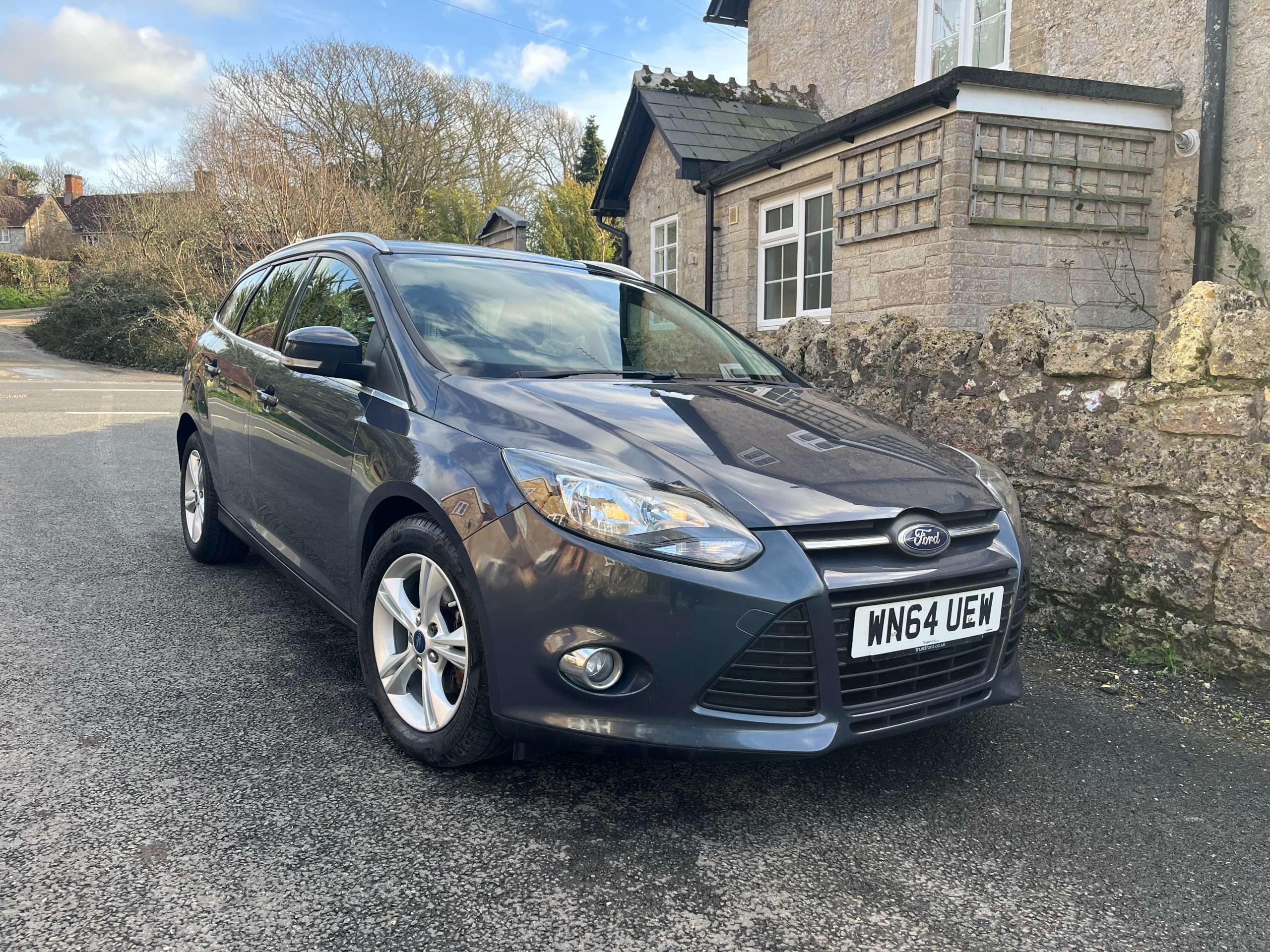 A 2014 FORD FOCUS 1.6 TDCi Zetec Estate 5dr Diesel Manual Euro 5 (s/s) (115 ps) A 2014 FORD FOCUS 1.6 TDCi Zetec Estate 5dr Diesel Manual Euro 5 (s/s) (115 ps)