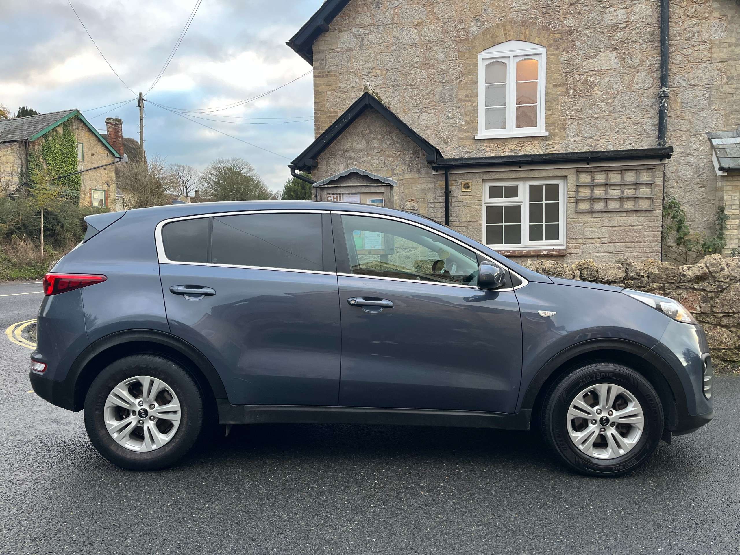 A 2016 KIA SPORTAGE 1.7 CRDi 1 SUV 5dr Diesel Manual Euro 6 (s/s) (114 bhp) A 2016 KIA SPORTAGE 1.7 CRDi 1 SUV 5dr Diesel Manual Euro 6 (s/s) (114 bhp)