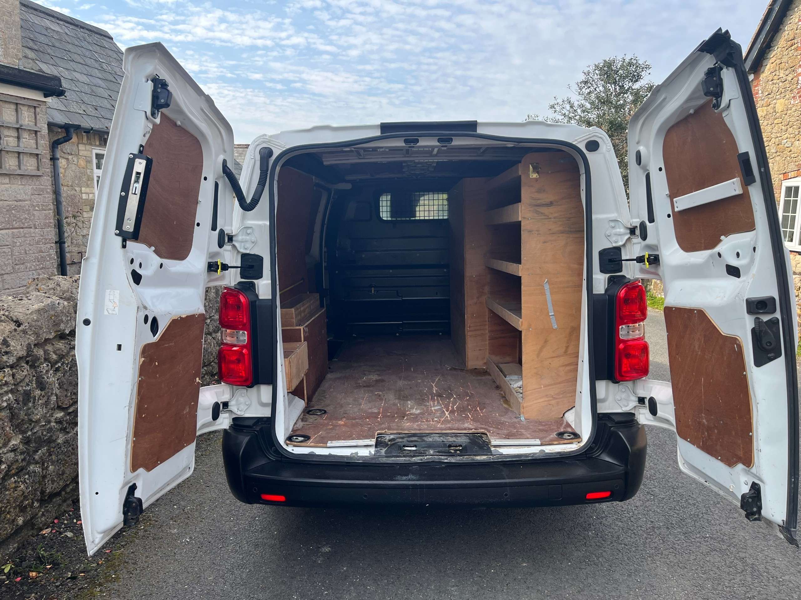 A 2021 TOYOTA PROACE 2.0D Icon Long Panel Van 6dr Diesel Manual LWB Euro 6 (s/s) (120 ps) A 2021 TOYOTA PROACE 2.0D Icon Long Panel Van 6dr Diesel Manual LWB Euro 6 (s/s) (120 ps)