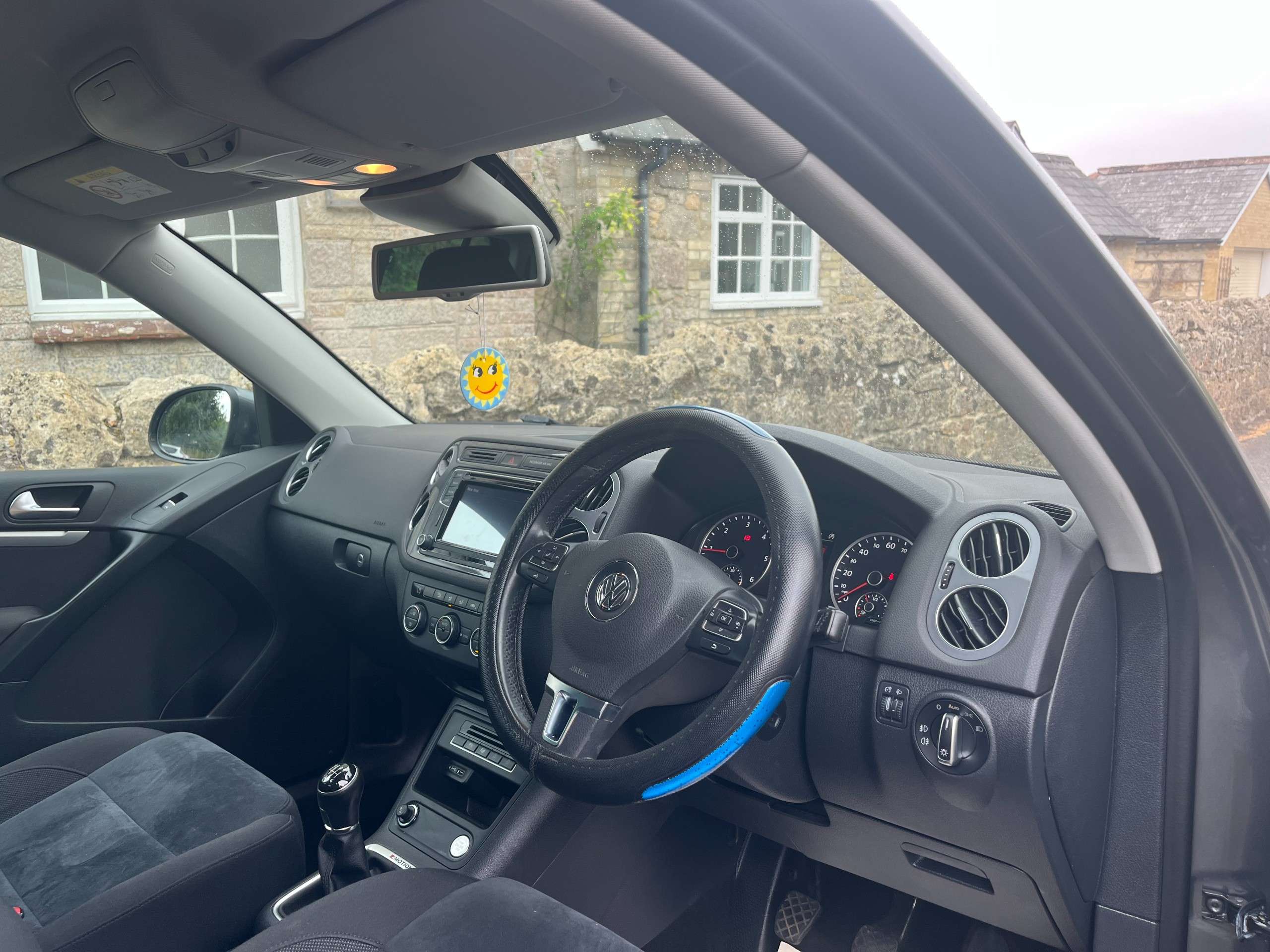 A 2016 VOLKSWAGEN TIGUAN 2.0 TDI BlueMotion Tech Match Edition SUV 5dr Diesel Manual 4WD Euro 6 (s/s) (150 ps) A 2016 VOLKSWAGEN TIGUAN 2.0 TDI BlueMotion Tech Match Edition SUV 5dr Diesel Manual 4WD Euro 6 (s/s) (150 ps)