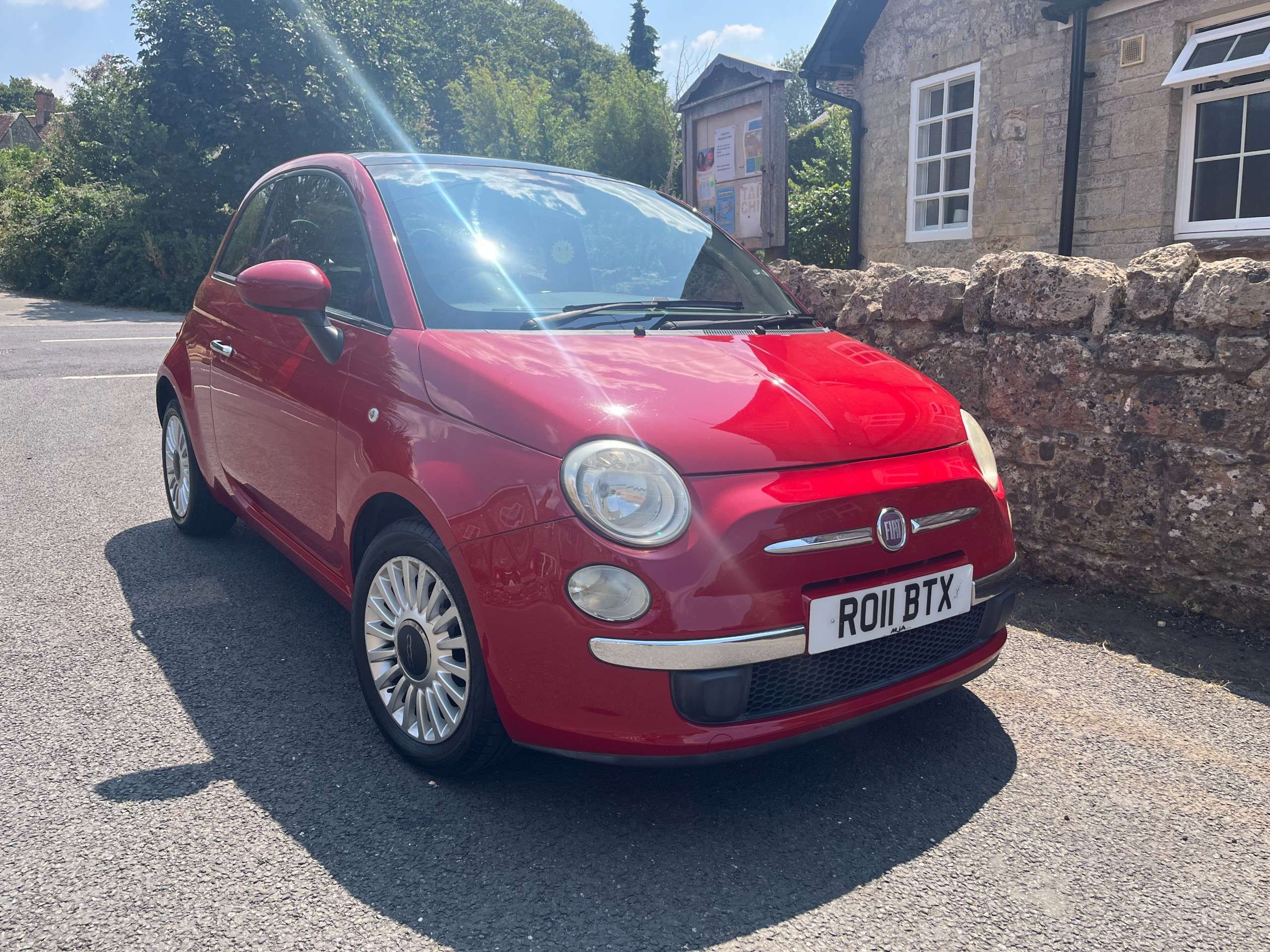 A 2011 FIAT 500 1.2 Lounge Hatchback 3dr Petrol Manual Euro 5 (s/s) (69 bhp) A 2011 FIAT 500 1.2 Lounge Hatchback 3dr Petrol Manual Euro 5 (s/s) (69 bhp)