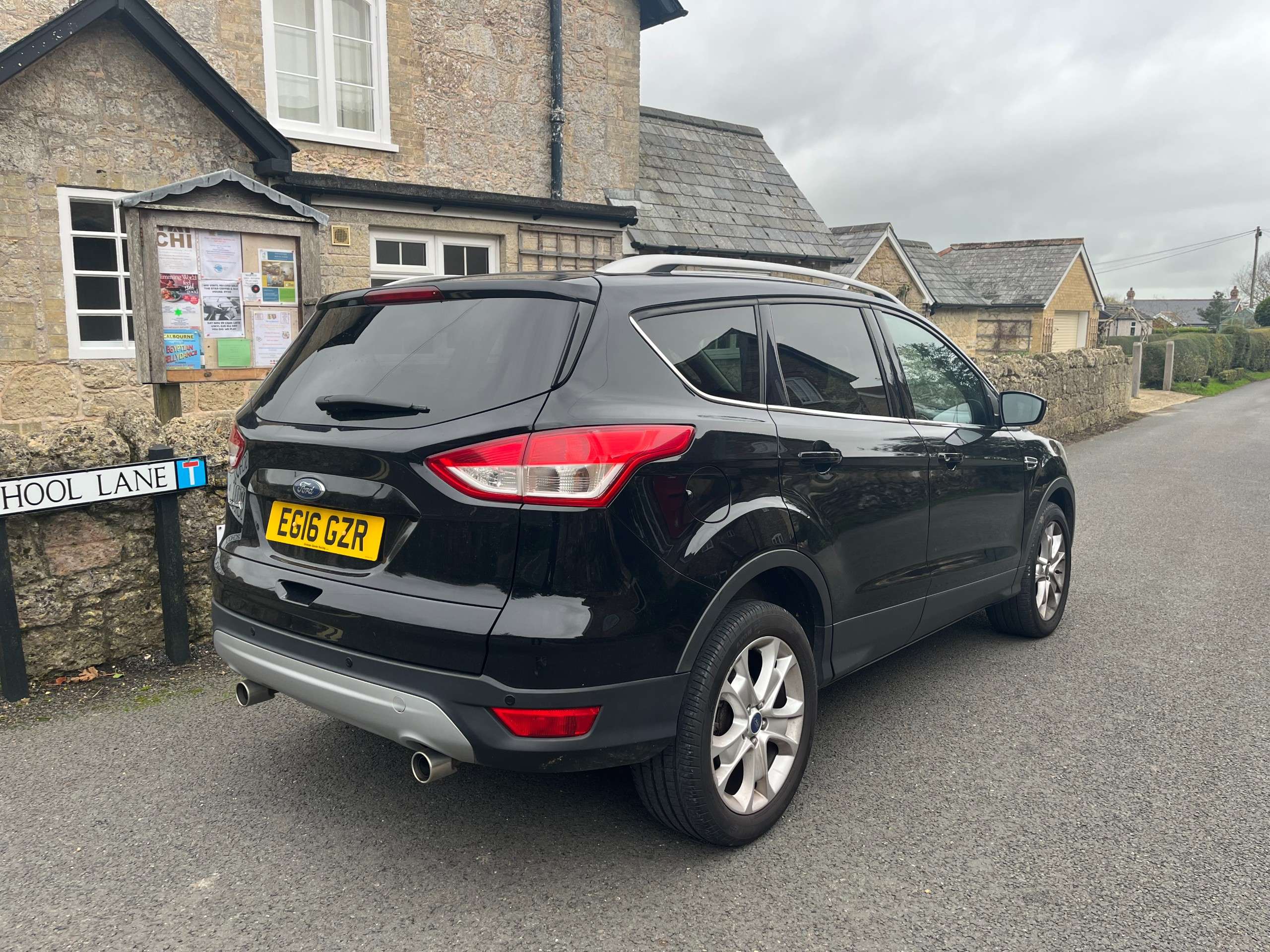 A 2016 FORD KUGA 2.0 TDCi Titanium SUV 5dr Diesel Manual 2WD Euro 6 (s/s) (150 ps) A 2016 FORD KUGA 2.0 TDCi Titanium SUV 5dr Diesel Manual 2WD Euro 6 (s/s) (150 ps)