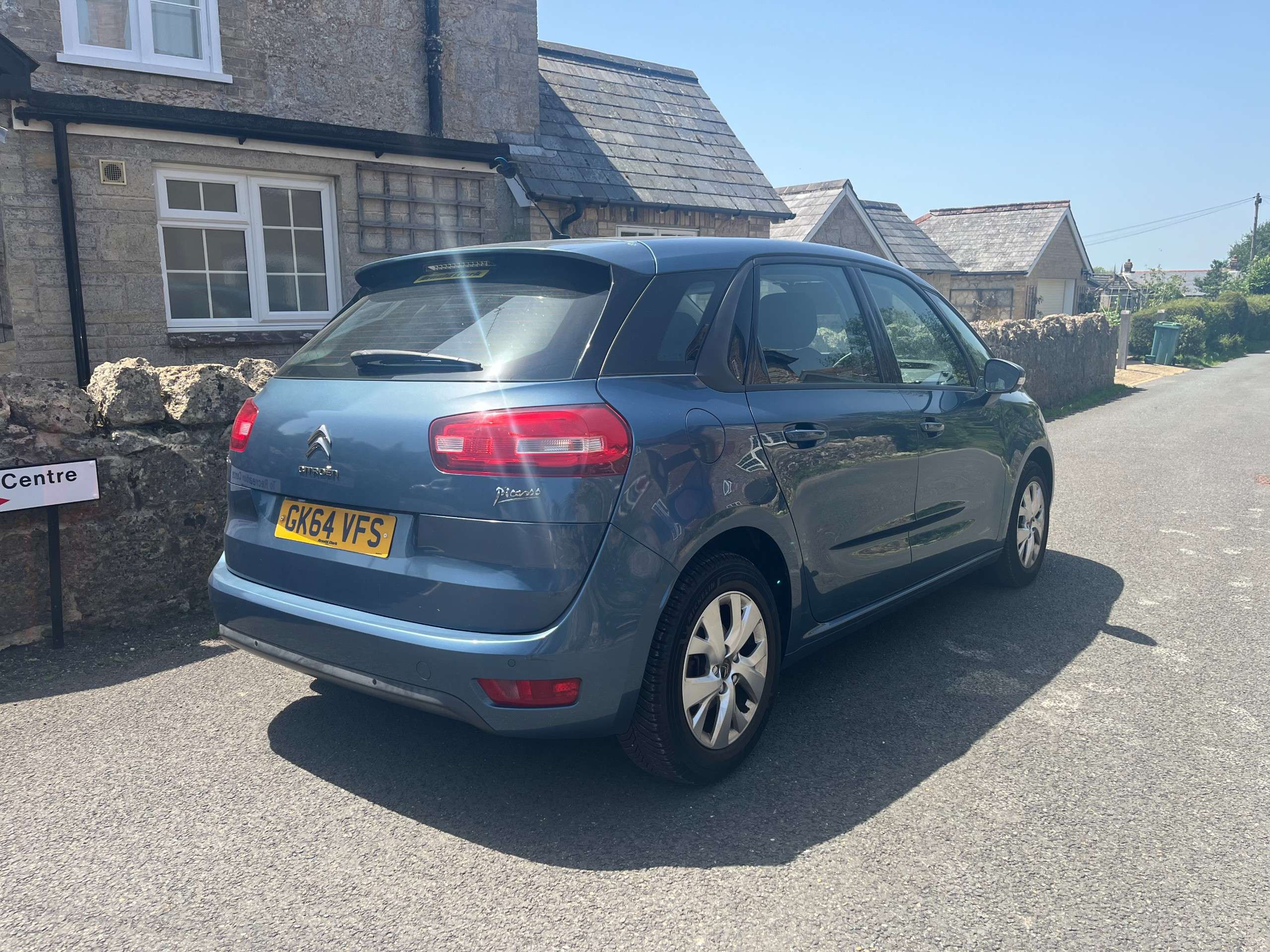 A 2014 CITROEN C4 PICASSO 1.6 HDi VTR+ MPV 5dr Diesel Manual Euro 5 (90 ps) A 2014 CITROEN C4 PICASSO 1.6 HDi VTR+ MPV 5dr Diesel Manual Euro 5 (90 ps)
