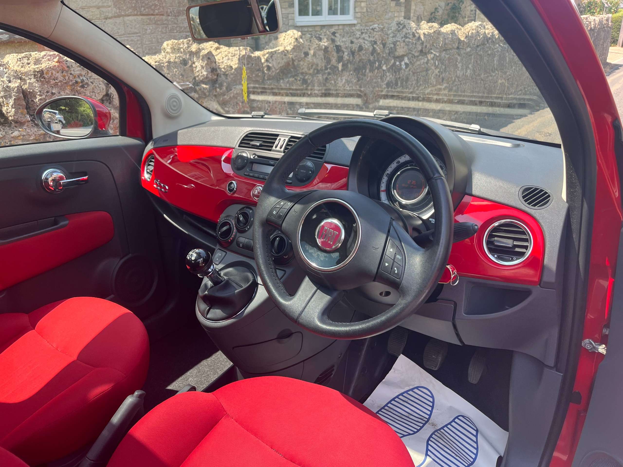 A 2011 FIAT 500 1.2 Lounge Hatchback 3dr Petrol Manual Euro 5 (s/s) (69 bhp) A 2011 FIAT 500 1.2 Lounge Hatchback 3dr Petrol Manual Euro 5 (s/s) (69 bhp)