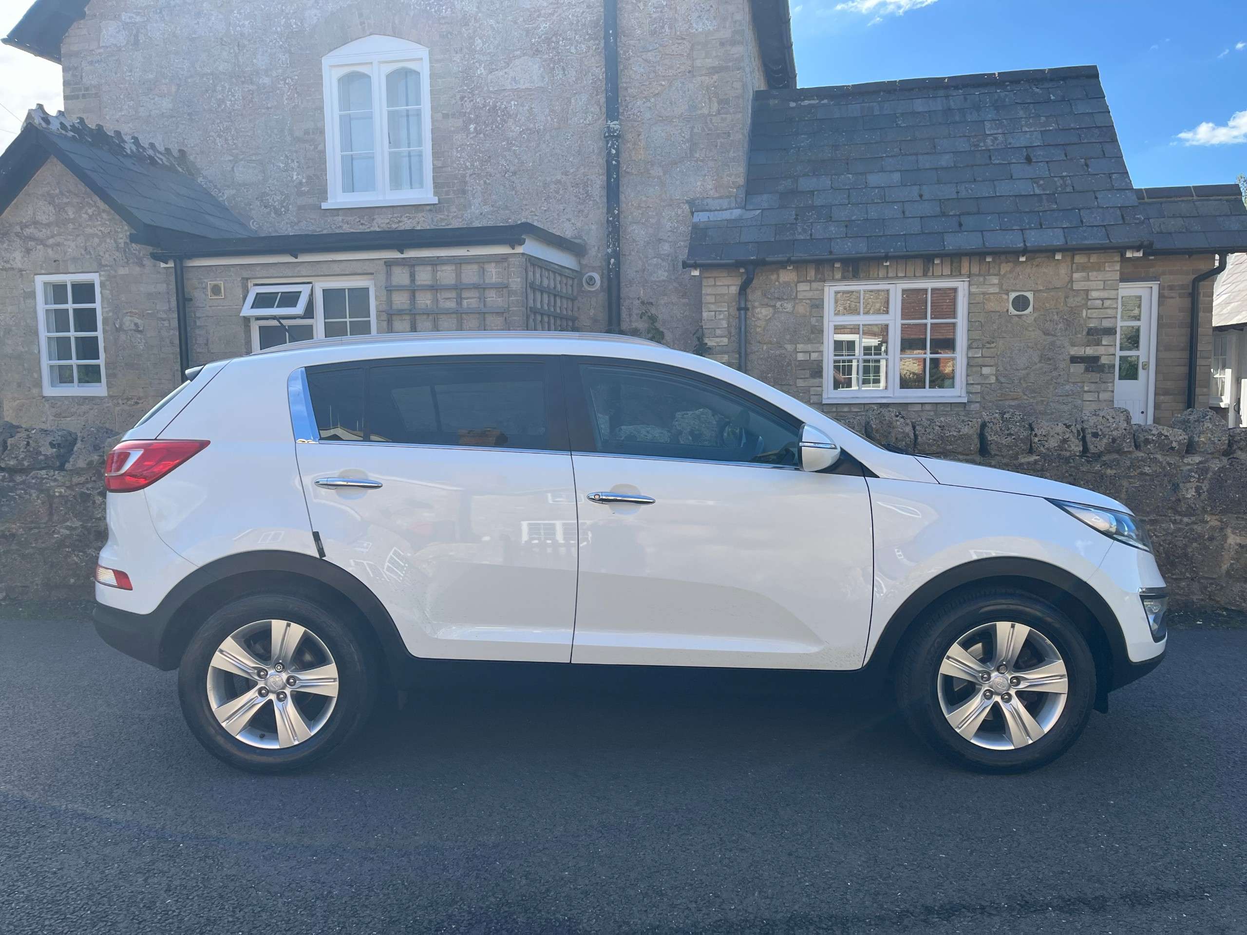 A 2012 KIA SPORTAGE 1.7 CRDi EcoDynamics 2 SUV 5dr Diesel Manual 2WD Euro 5 (s/s) (114 bhp) A 2012 KIA SPORTAGE 1.7 CRDi EcoDynamics 2 SUV 5dr Diesel Manual 2WD Euro 5 (s/s) (114 bhp)