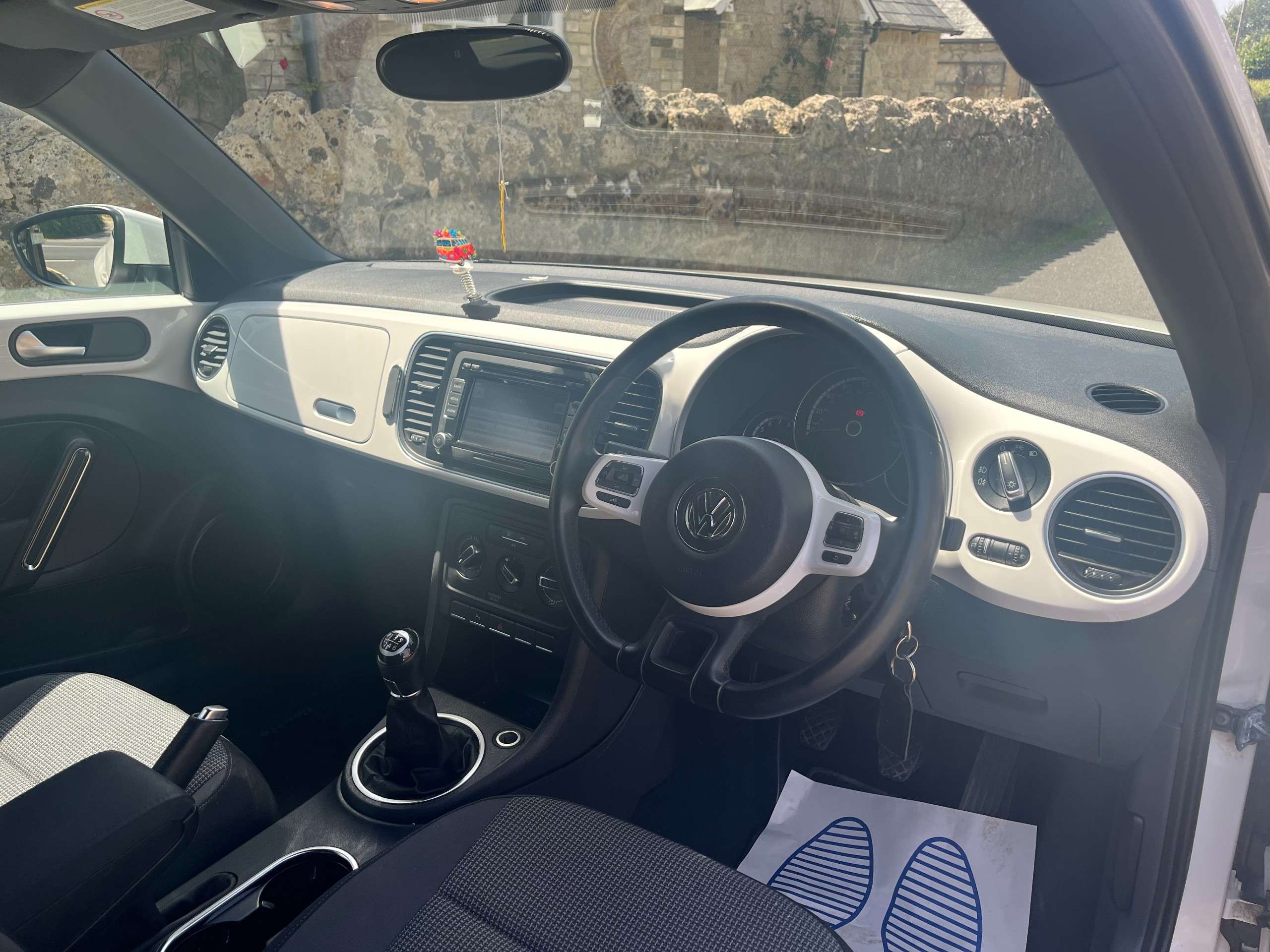 A 2014 VOLKSWAGEN BEETLE 1.2 TSI Design Hatchback 3dr Petrol Manual 6Spd Euro 5 (105 ps) A 2014 VOLKSWAGEN BEETLE 1.2 TSI Design Hatchback 3dr Petrol Manual 6Spd Euro 5 (105 ps)