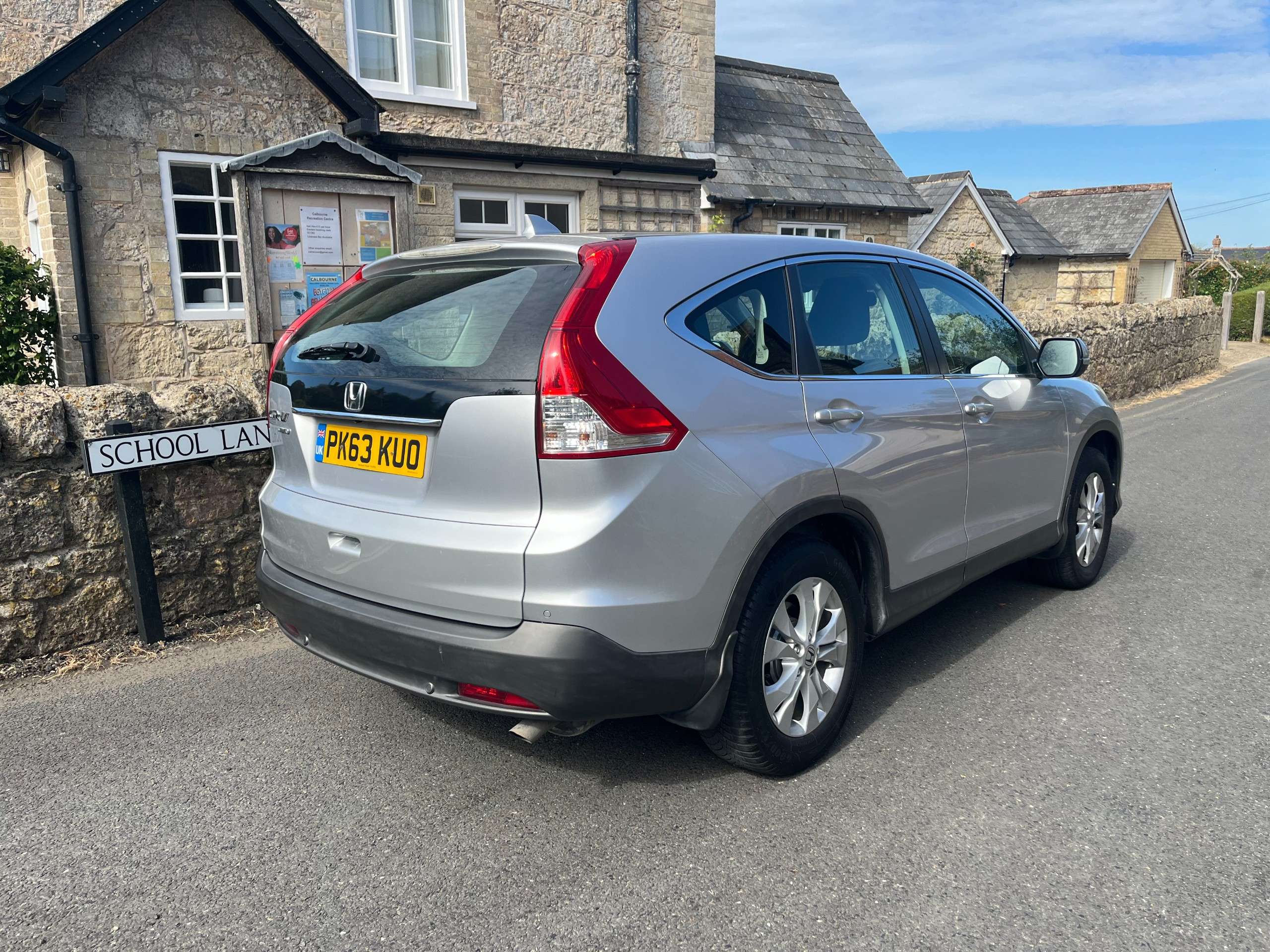 A 2013 HONDA CR-V 2.2 i-DTEC SE SUV 5dr Diesel Manual 4WD Euro 5 (s/s) (150 ps) A 2013 HONDA CR-V 2.2 i-DTEC SE SUV 5dr Diesel Manual 4WD Euro 5 (s/s) (150 ps)