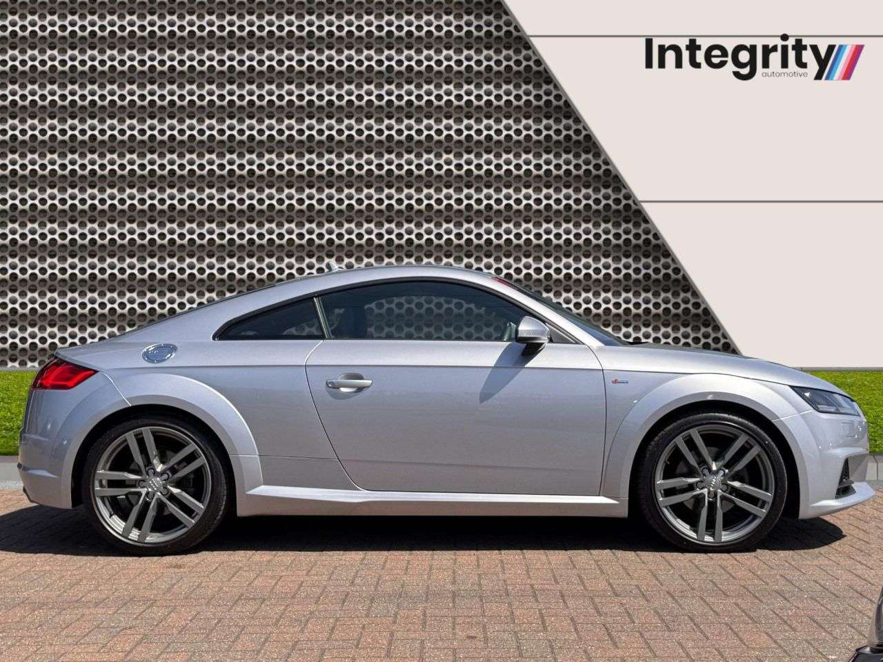 A 2014 AUDI TT 2.0 TFSI QUATTRO S LINE 2d 227 BHP Comfort & Sound Pk | Matrix Lights A 2014 AUDI TT 2.0 TFSI QUATTRO S LINE 2d 227 BHP Comfort & Sound Pk | Matrix Lights