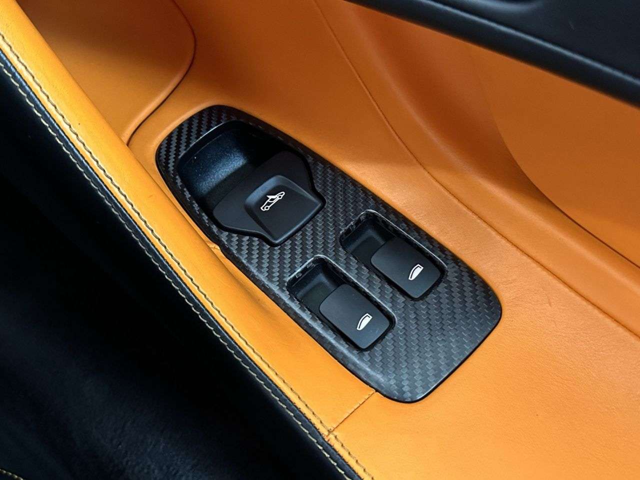 2011 MCLAREN 570S 2011 MCLAREN 570S