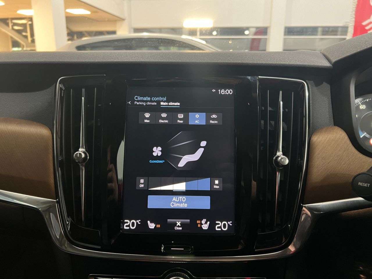 2018 VOLVO S90 2018 VOLVO S90