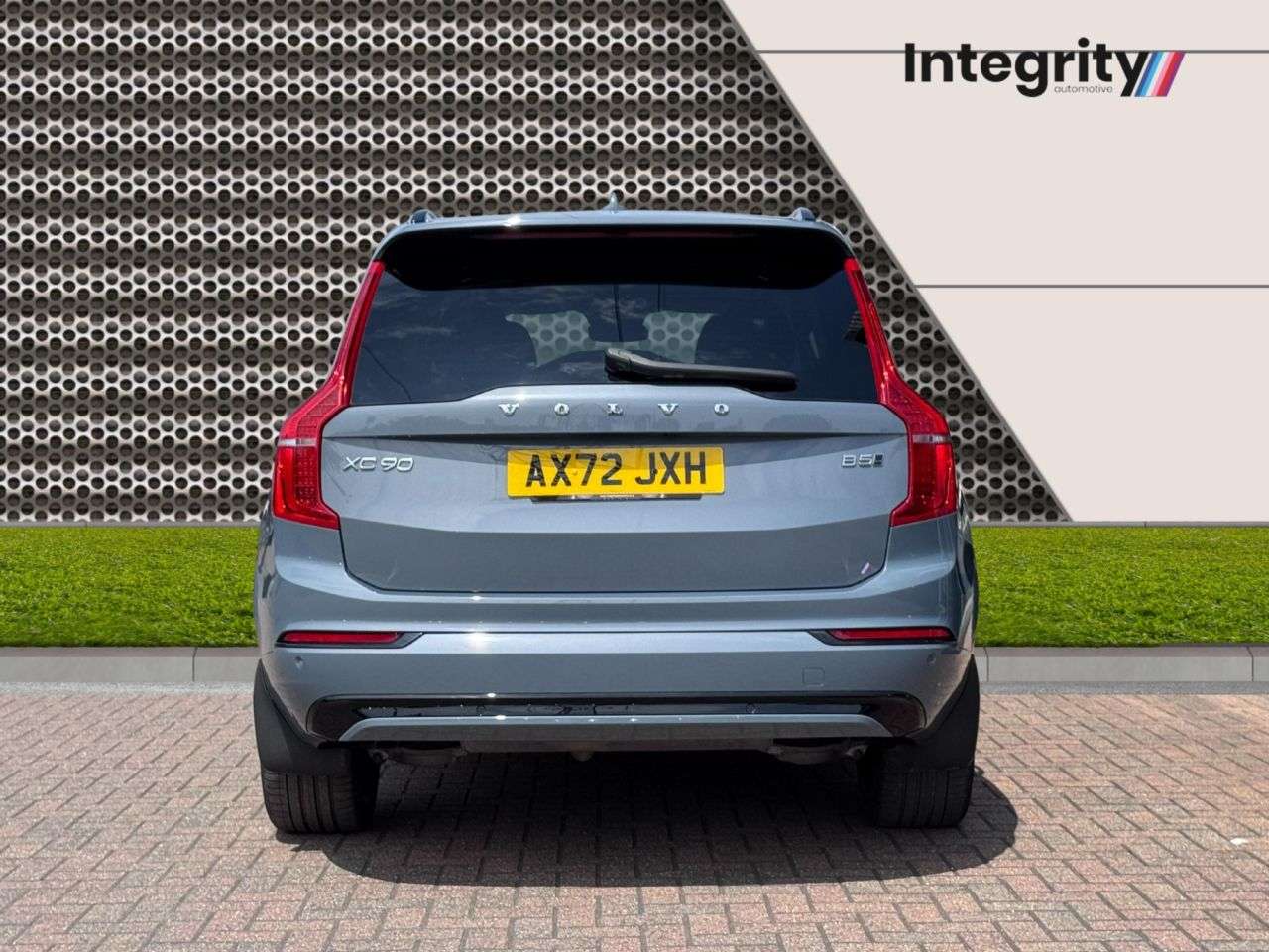 A 2023 VOLVO XC90 2.0 B5 MHEV Ultimate SUV 5dr Petrol Hybrid Auto 4WD Euro 6 (s/s) (250 ps) P A 2023 VOLVO XC90 2.0 B5 MHEV Ultimate SUV 5dr Petrol Hybrid Auto 4WD Euro 6 (s/s) (250 ps) P