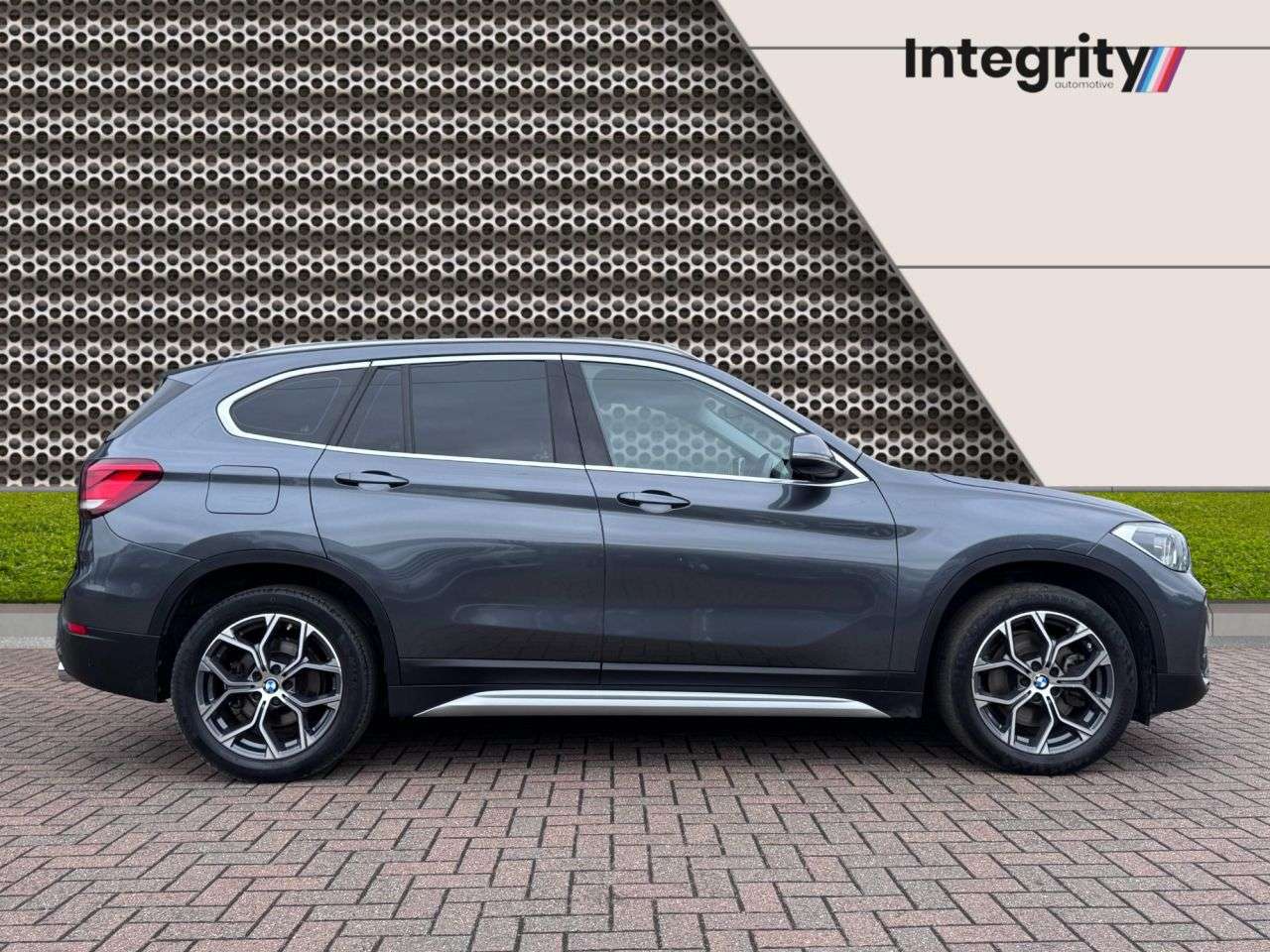 A 2020 BMW X1 2.0 20i xLine SUV 5dr Petrol DCT sDrive Euro 6 (s/s) (192 ps) 7 Services | A 2020 BMW X1 2.0 20i xLine SUV 5dr Petrol DCT sDrive Euro 6 (s/s) (192 ps) 7 Services |