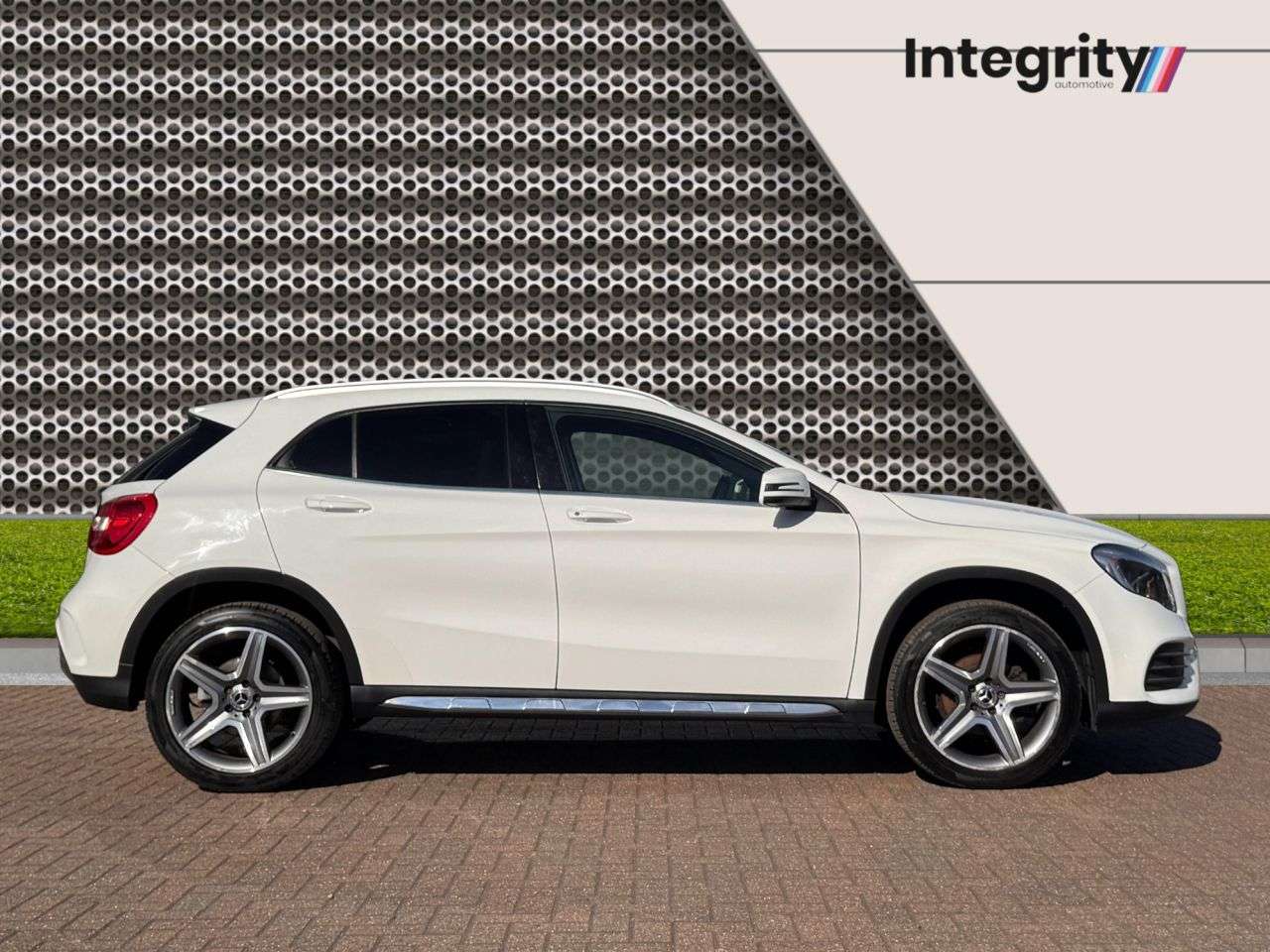 A 2018 MERCEDES-BENZ GLA 1.6 GLA200 AMG Line SUV 5dr Petrol Manual Euro 6 (s/s) (156 ps) Reverse Cam A 2018 MERCEDES-BENZ GLA 1.6 GLA200 AMG Line SUV 5dr Petrol Manual Euro 6 (s/s) (156 ps) Reverse Cam