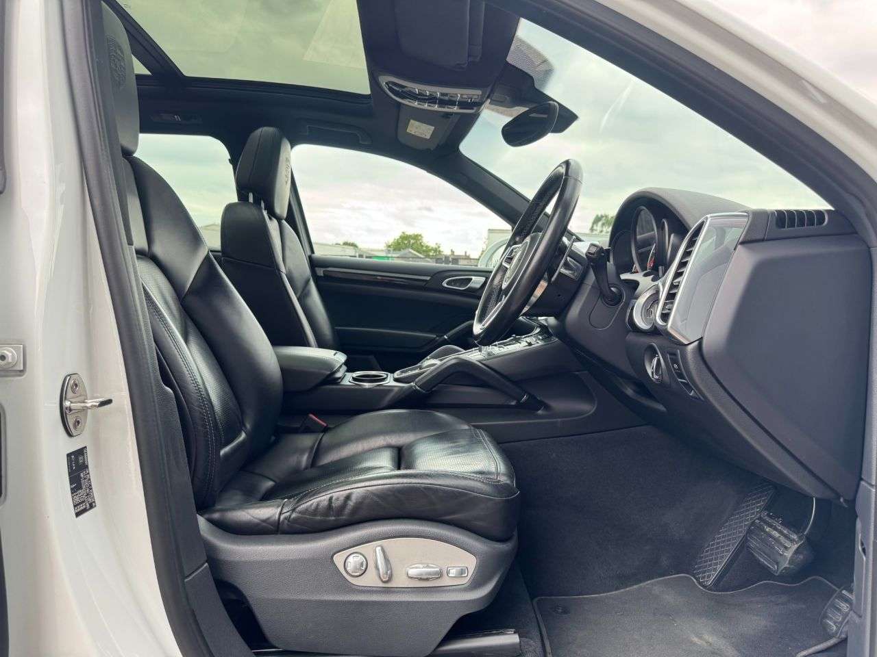 2017 PORSCHE CAYENNE 2017 PORSCHE CAYENNE