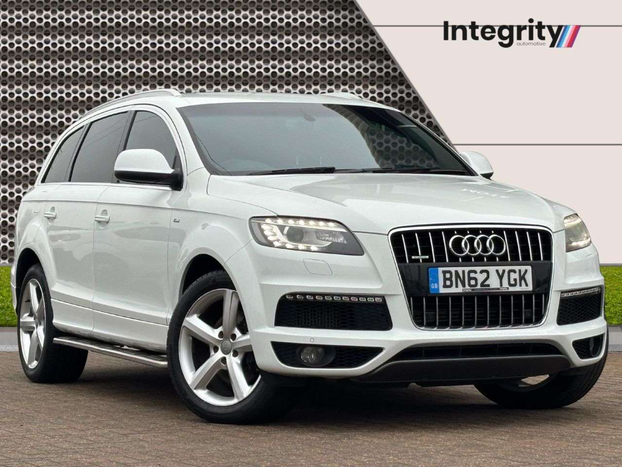 A 2012 AUDI Q7 3.0 TDI V6 S line SUV 5dr Diesel Tiptronic quattro Euro 5 (s/s) (204 ps) A 2012 AUDI Q7 3.0 TDI V6 S line SUV 5dr Diesel Tiptronic quattro Euro 5 (s/s) (204 ps)