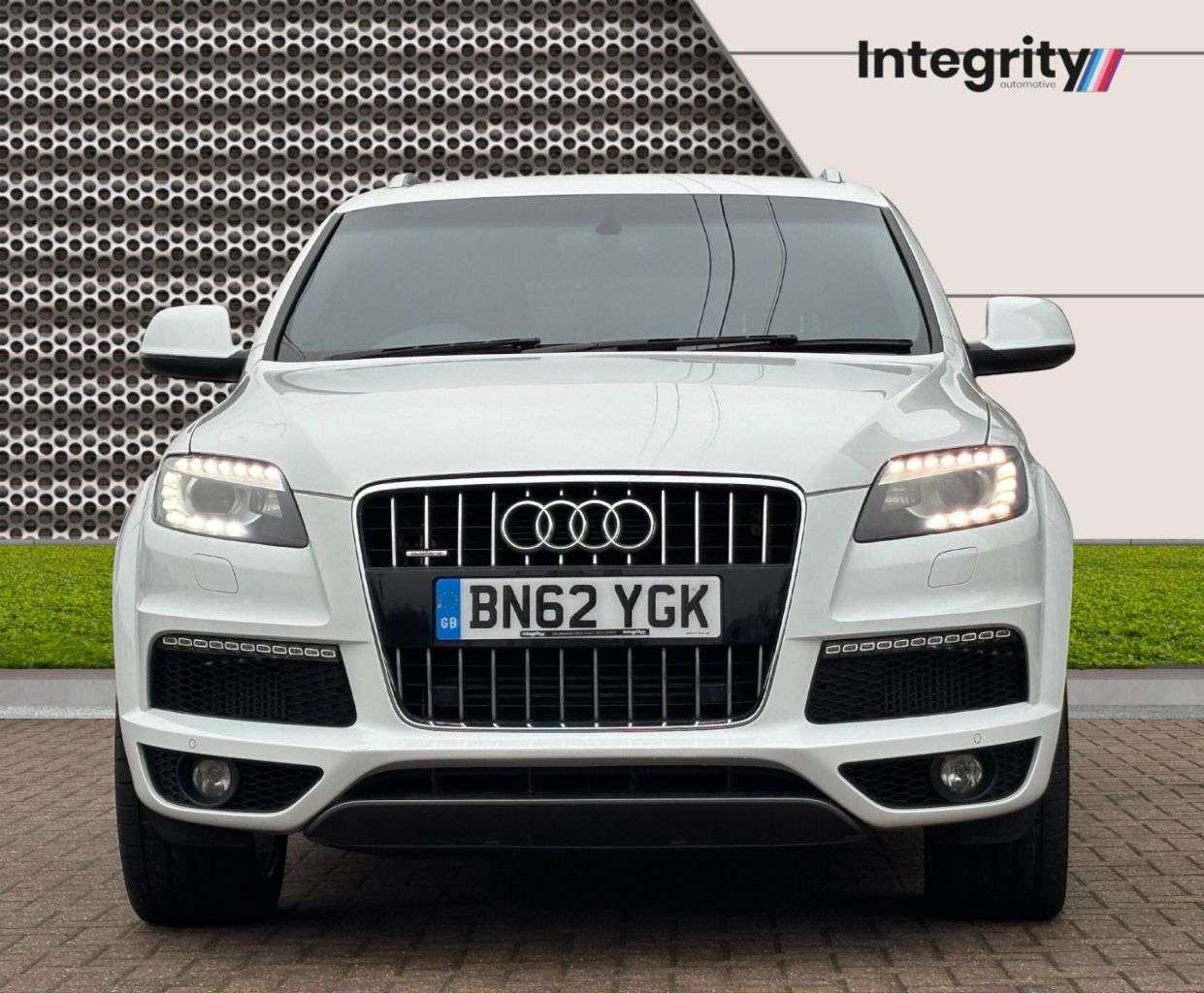 A 2012 AUDI Q7 3.0 TDI V6 S line SUV 5dr Diesel Tiptronic quattro Euro 5 (s/s) (204 ps) A 2012 AUDI Q7 3.0 TDI V6 S line SUV 5dr Diesel Tiptronic quattro Euro 5 (s/s) (204 ps)