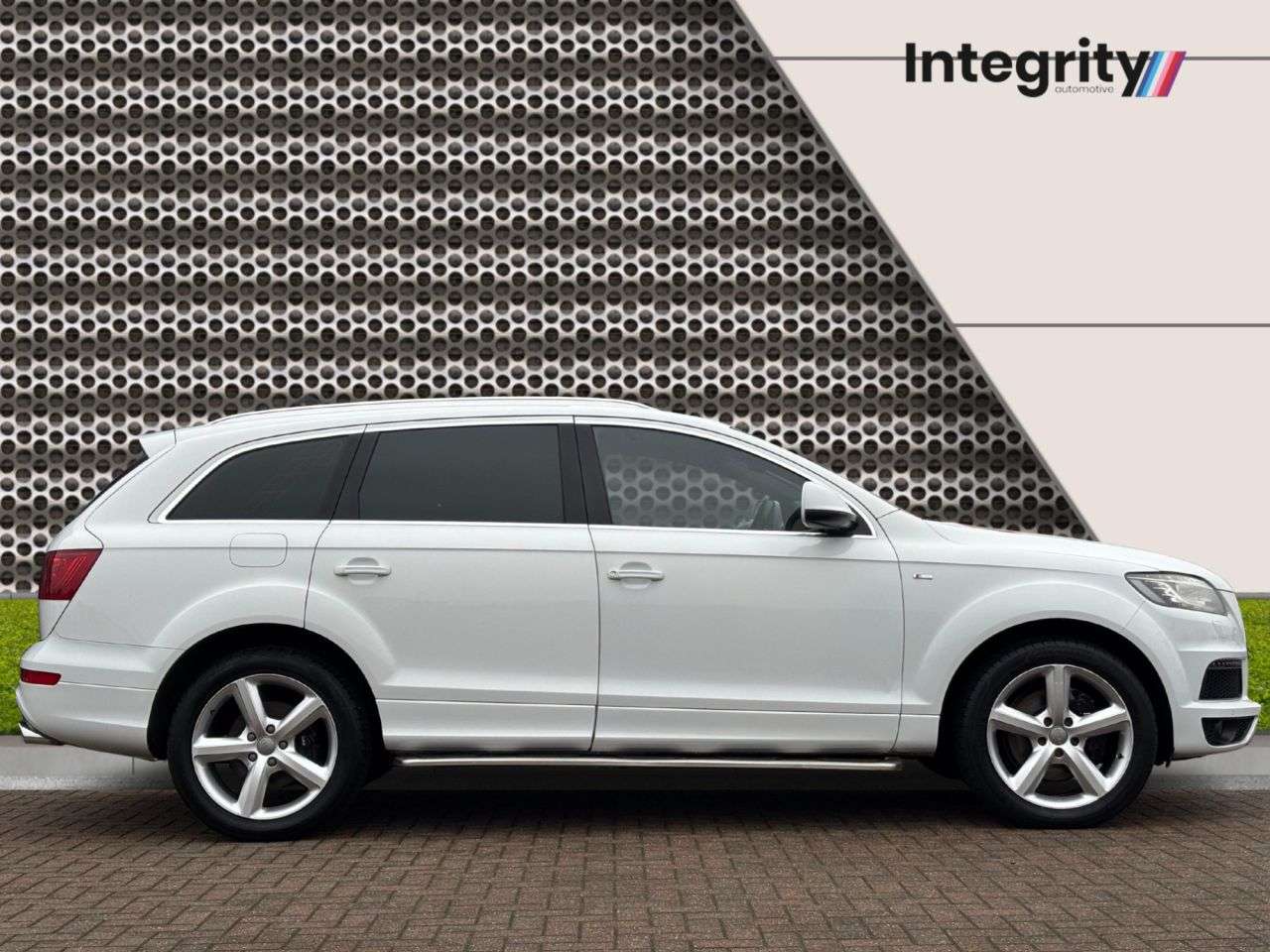 A 2012 AUDI Q7 3.0 TDI V6 S line SUV 5dr Diesel Tiptronic quattro Euro 5 (s/s) (204 ps) A 2012 AUDI Q7 3.0 TDI V6 S line SUV 5dr Diesel Tiptronic quattro Euro 5 (s/s) (204 ps)