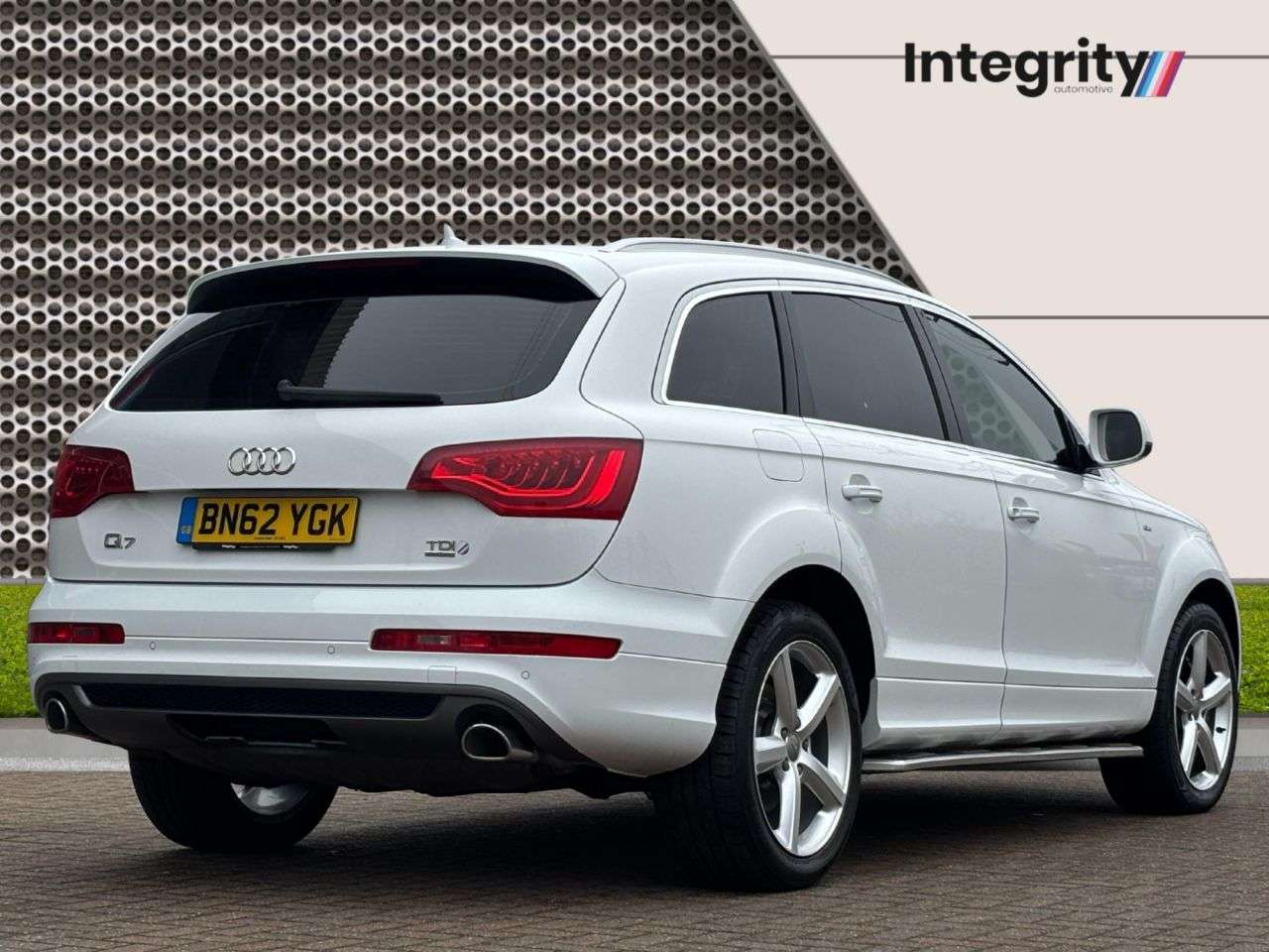 A 2012 AUDI Q7 3.0 TDI V6 S line SUV 5dr Diesel Tiptronic quattro Euro 5 (s/s) (204 ps) A 2012 AUDI Q7 3.0 TDI V6 S line SUV 5dr Diesel Tiptronic quattro Euro 5 (s/s) (204 ps)