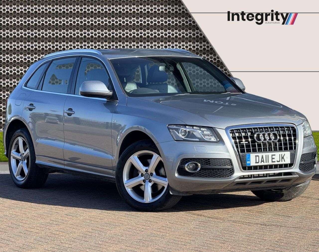 A 2011 AUDI Q5 3.0 TDI V6 S line SUV 5dr Diesel S Tronic quattro Euro 4 (240 ps) A 2011 AUDI Q5 3.0 TDI V6 S line SUV 5dr Diesel S Tronic quattro Euro 4 (240 ps)