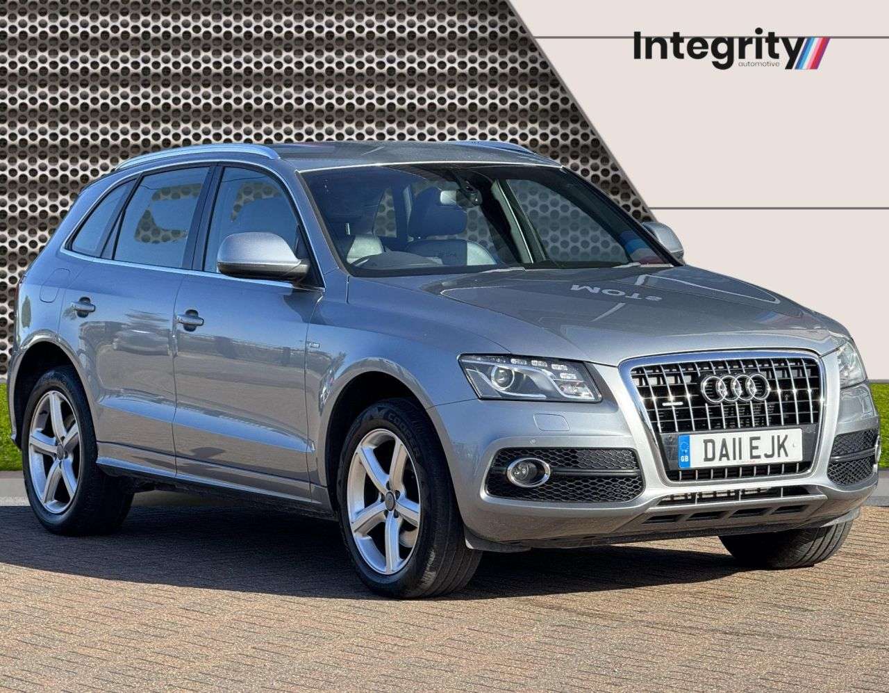 A 2011 AUDI Q5 3.0 TDI V6 S line SUV 5dr Diesel S Tronic quattro Euro 4 (240 ps) A 2011 AUDI Q5 3.0 TDI V6 S line SUV 5dr Diesel S Tronic quattro Euro 4 (240 ps)