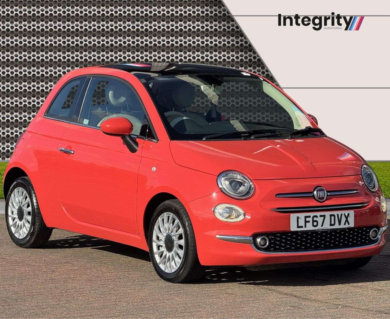 A 2017 FIAT 500 1.2 Lounge Hatchback 3dr Petrol Manual Euro 6 (s/s) (69 bhp) A 2017 FIAT 500 1.2 Lounge Hatchback 3dr Petrol Manual Euro 6 (s/s) (69 bhp)