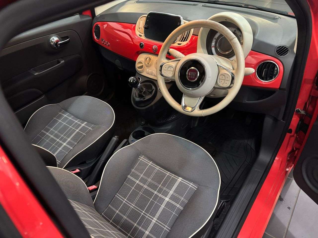 2017 FIAT 500 2017 FIAT 500
