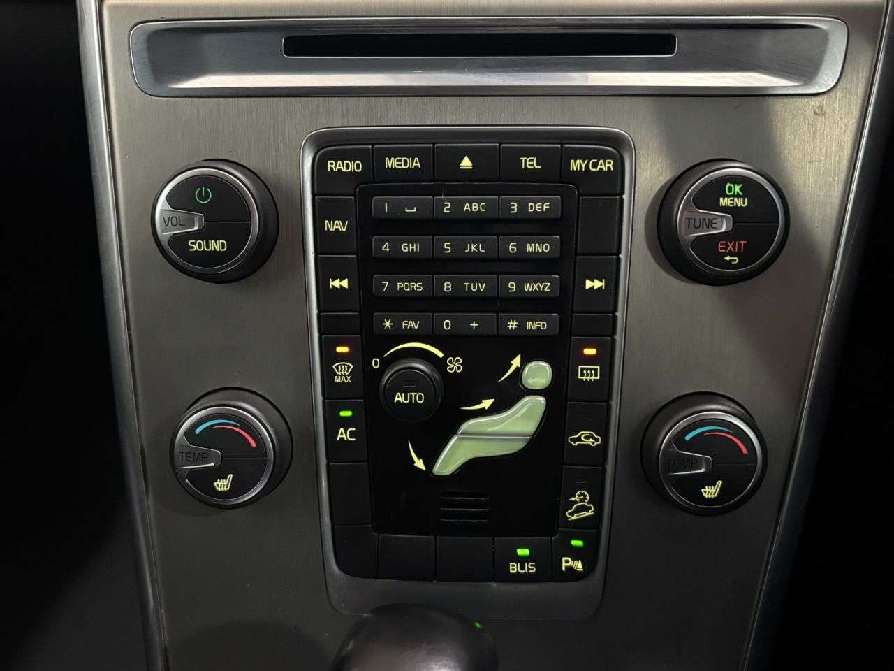 2012 VOLVO XC60 2012 VOLVO XC60