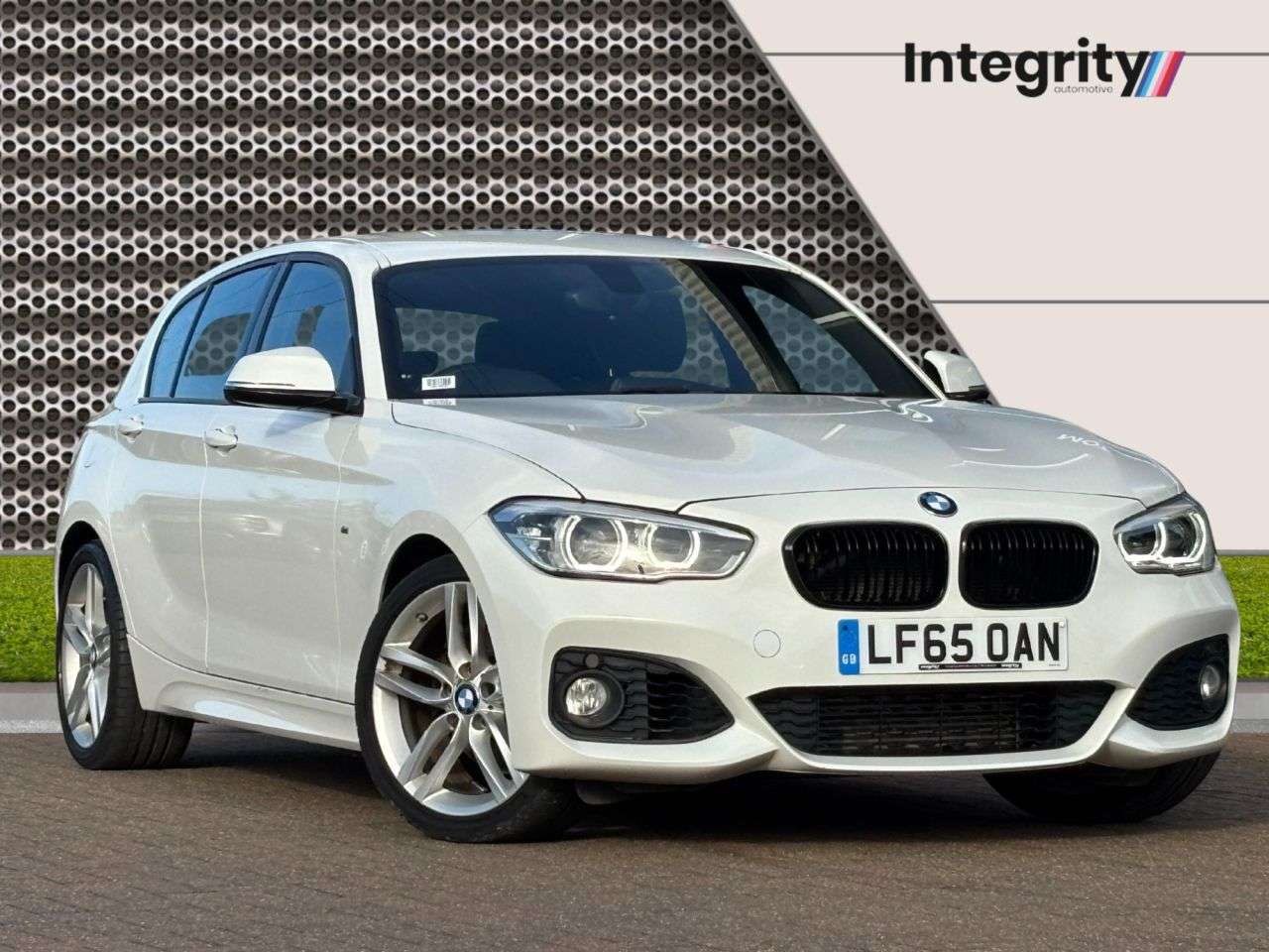 A 2015 BMW 1 SERIES 1.5 118i M Sport Hatchback 5dr Petrol Auto Euro 6 (s/s) (136 ps) Very Low M A 2015 BMW 1 SERIES 1.5 118i M Sport Hatchback 5dr Petrol Auto Euro 6 (s/s) (136 ps) Very Low M