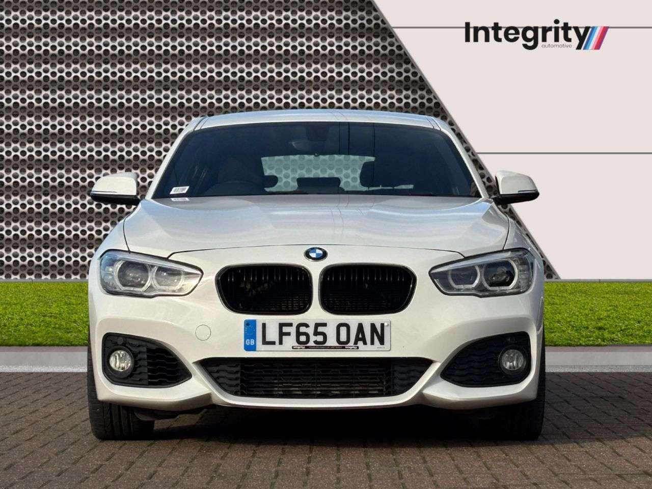 A 2015 BMW 1 SERIES 1.5 118i M Sport Hatchback 5dr Petrol Auto Euro 6 (s/s) (136 ps) Very Low M A 2015 BMW 1 SERIES 1.5 118i M Sport Hatchback 5dr Petrol Auto Euro 6 (s/s) (136 ps) Very Low M